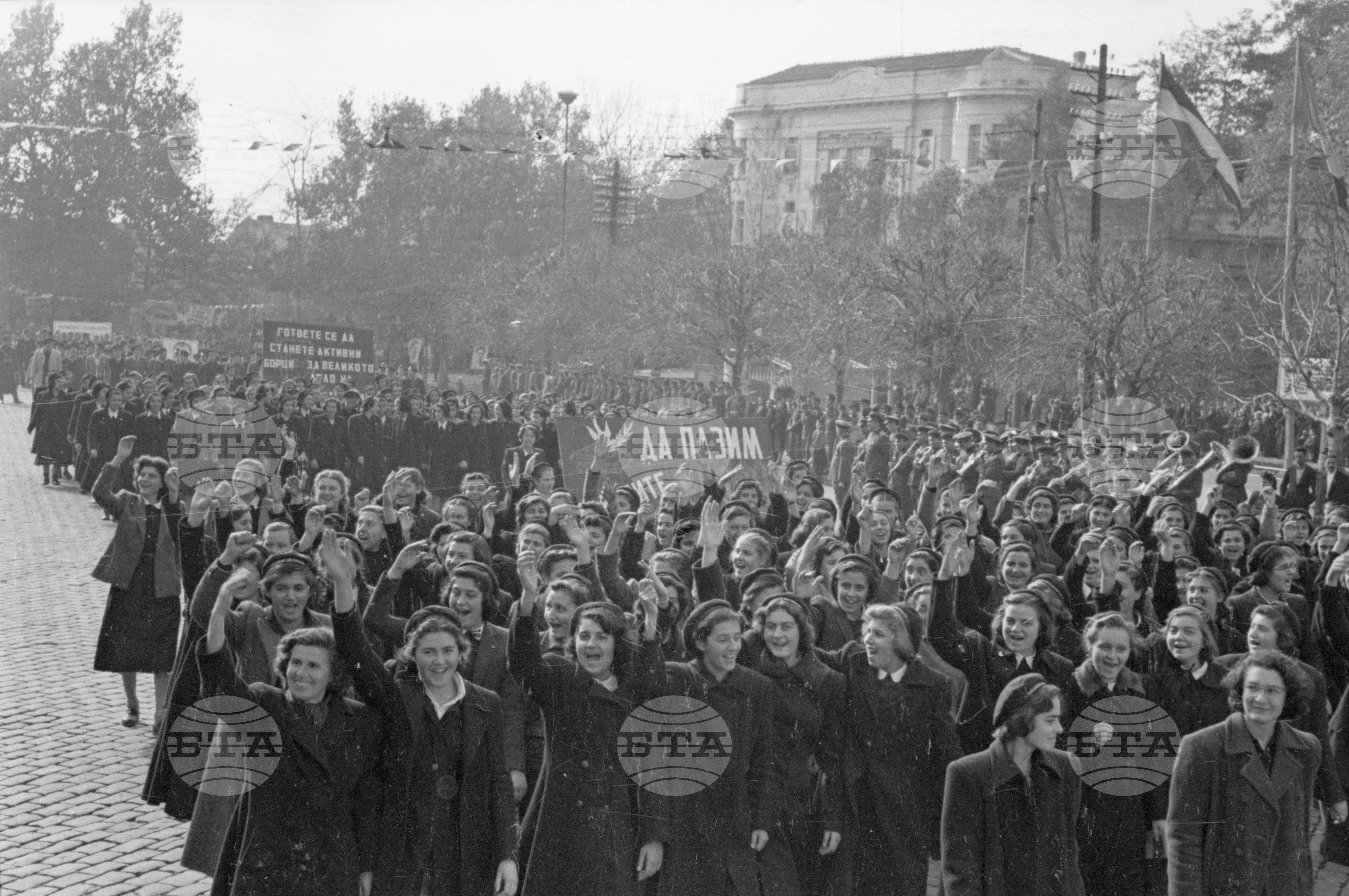 Тържества и празнична манифестация за Великата октомврийска революция 1951 год