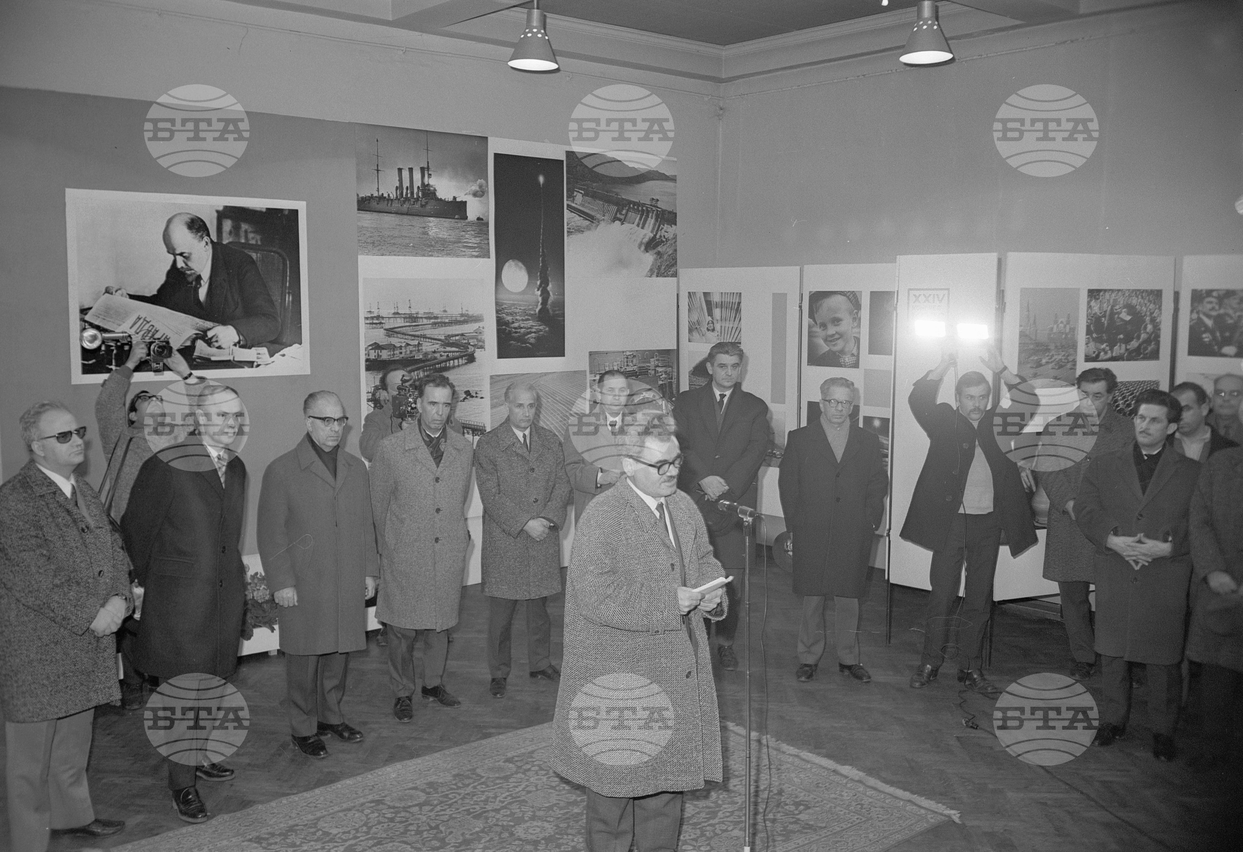 Фотоизложба на вестник "Правда"