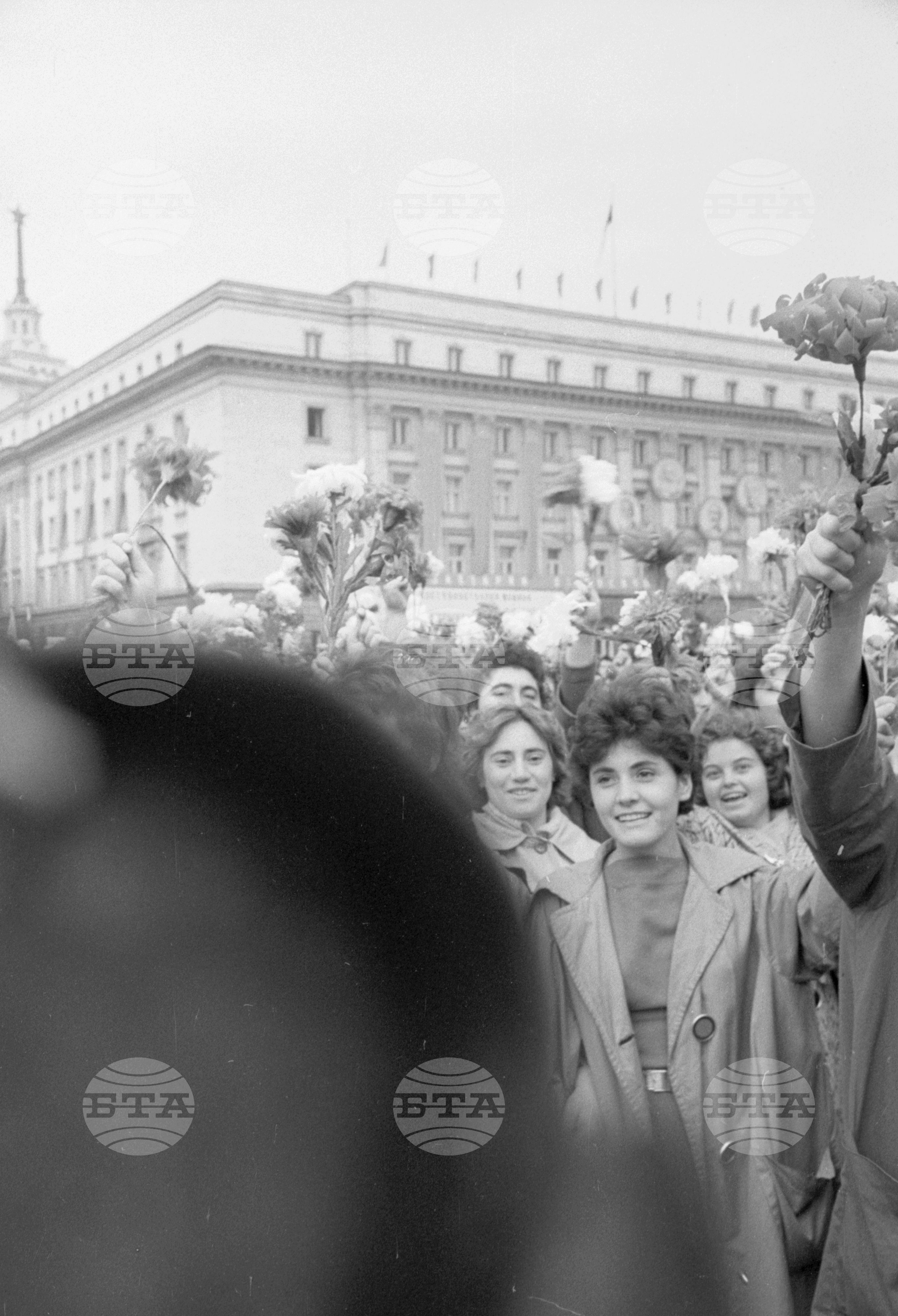 Възторжена манифестация на софийските трудещи се по случай 45-годишнината на Великата октомврийска социалистическа революция част 3