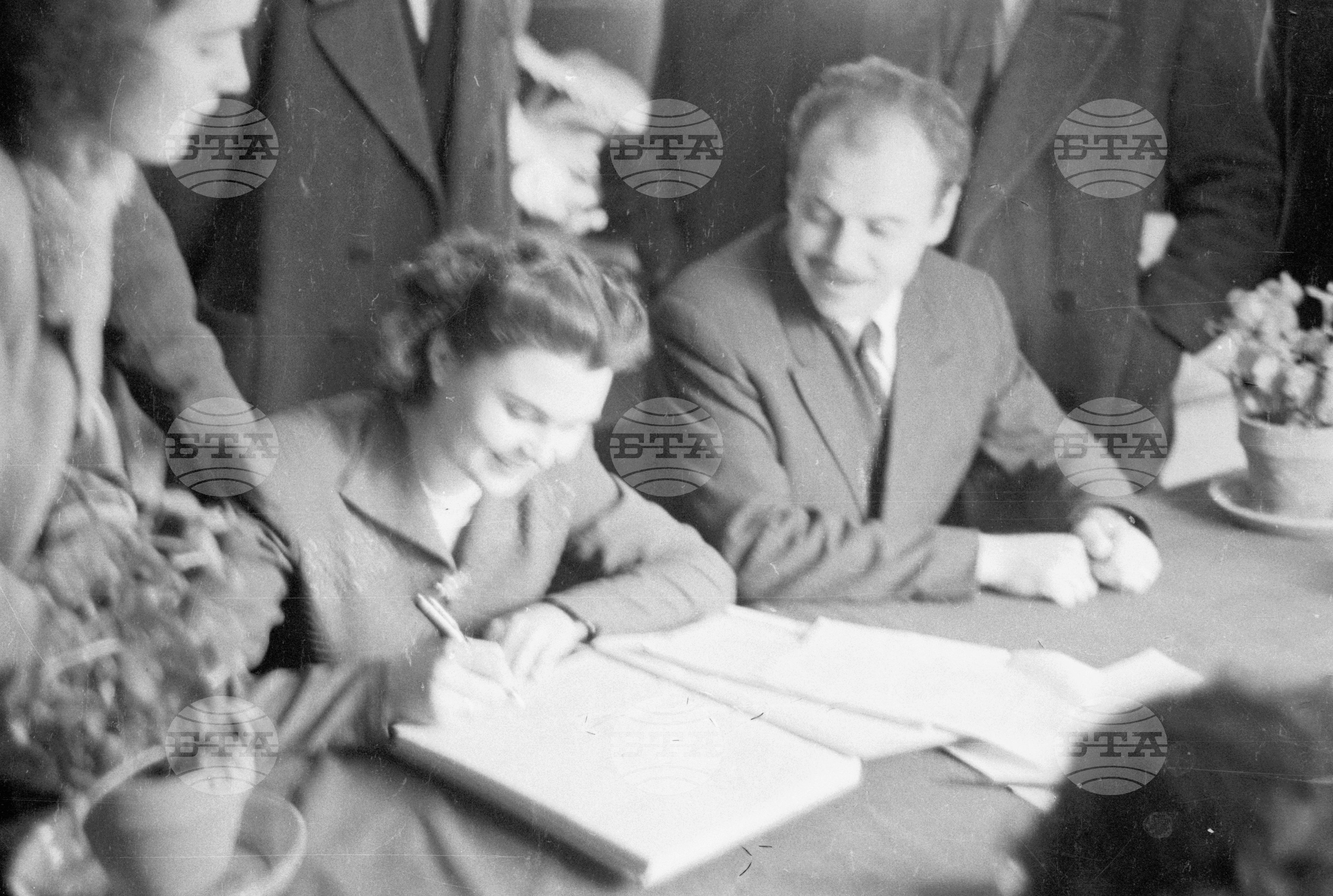Сключване на граждански брак през 1951 година