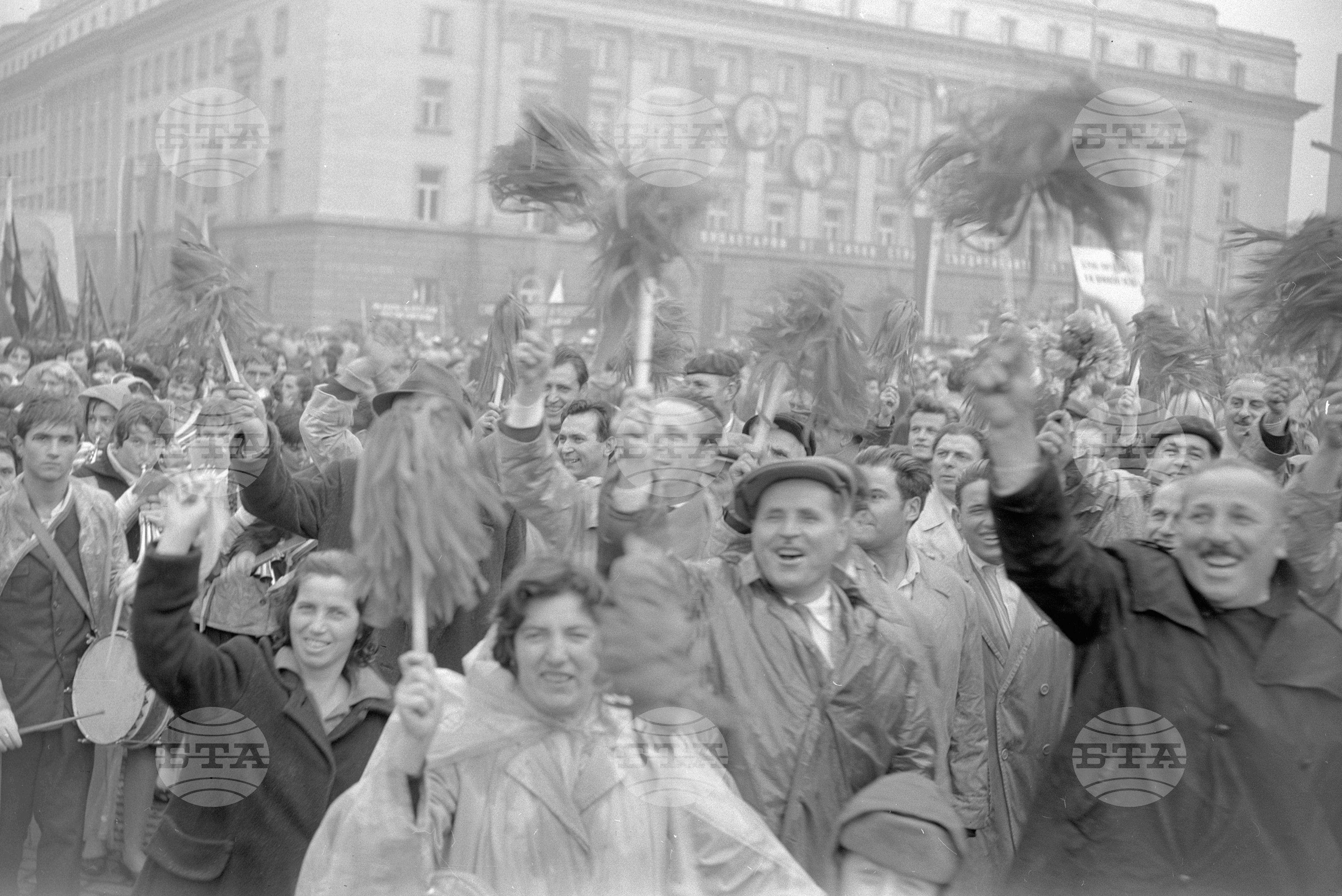 Величествената манифестация на трудещите се в София по случай 44-годишнината от Октомврийската социалистическа революция част 5