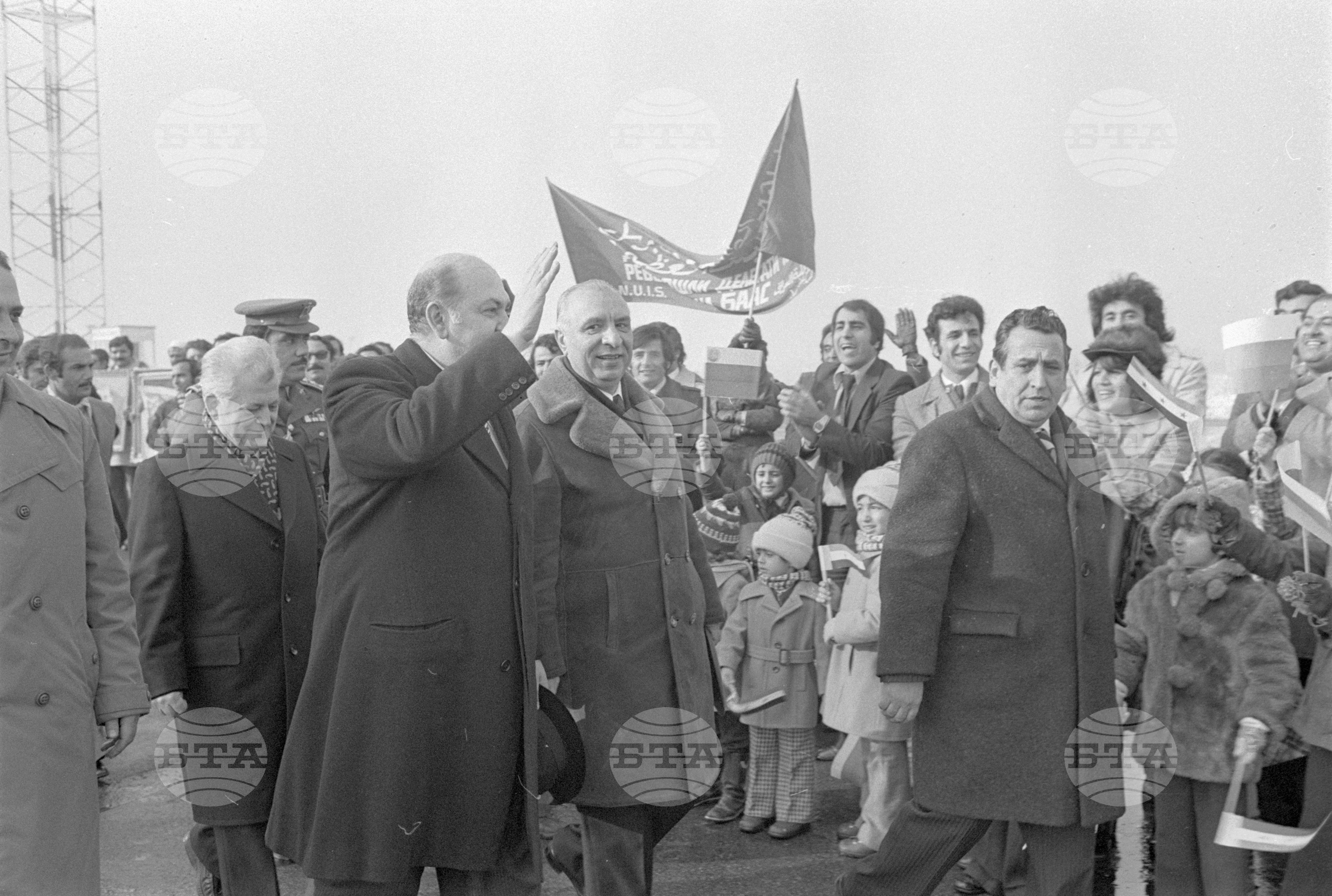 100 години от Освобождението на София - венци пред Паметника на освободителите