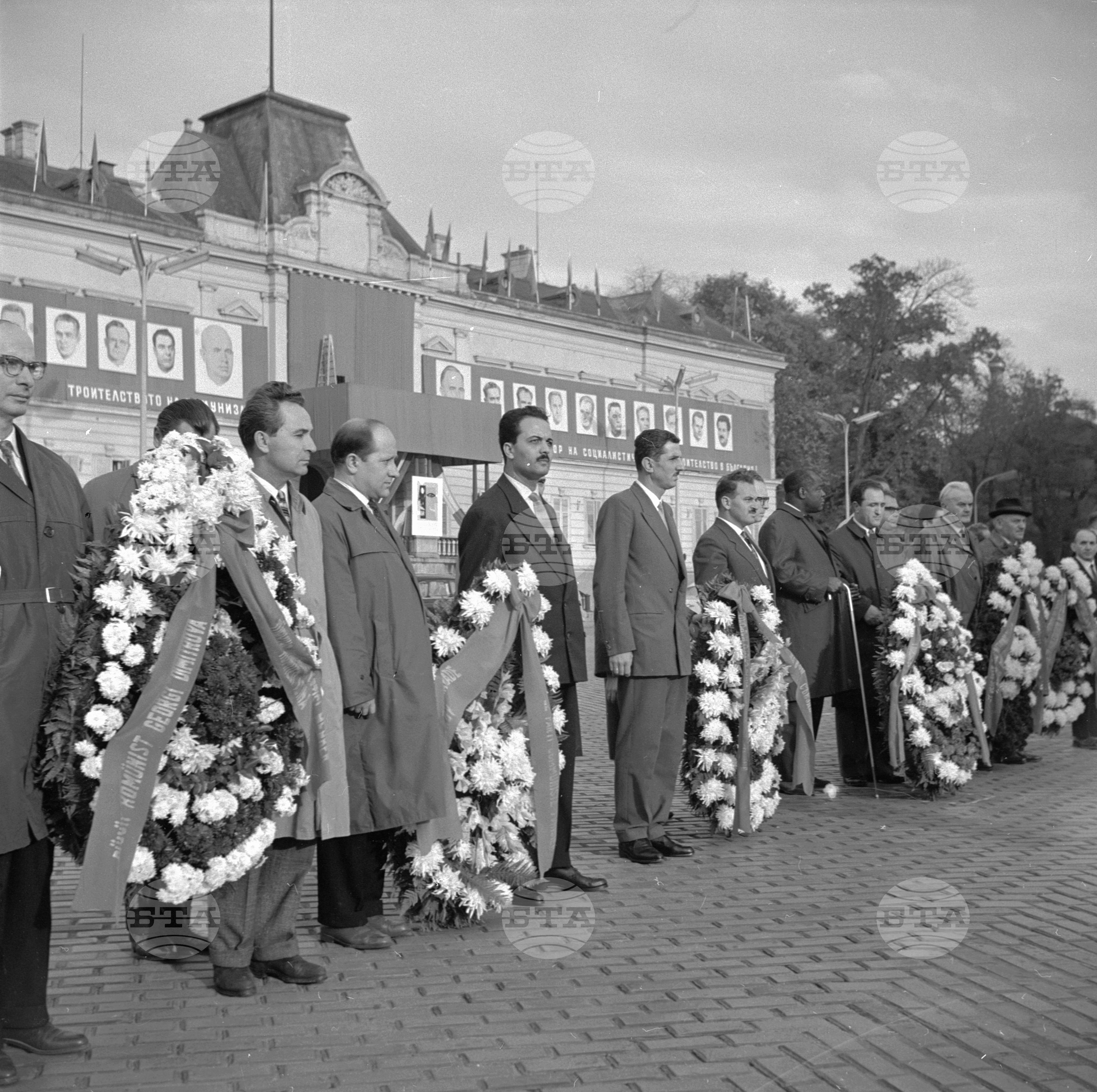 Посрещане на чуждестранни делегати за VIII Конгрес на БКП