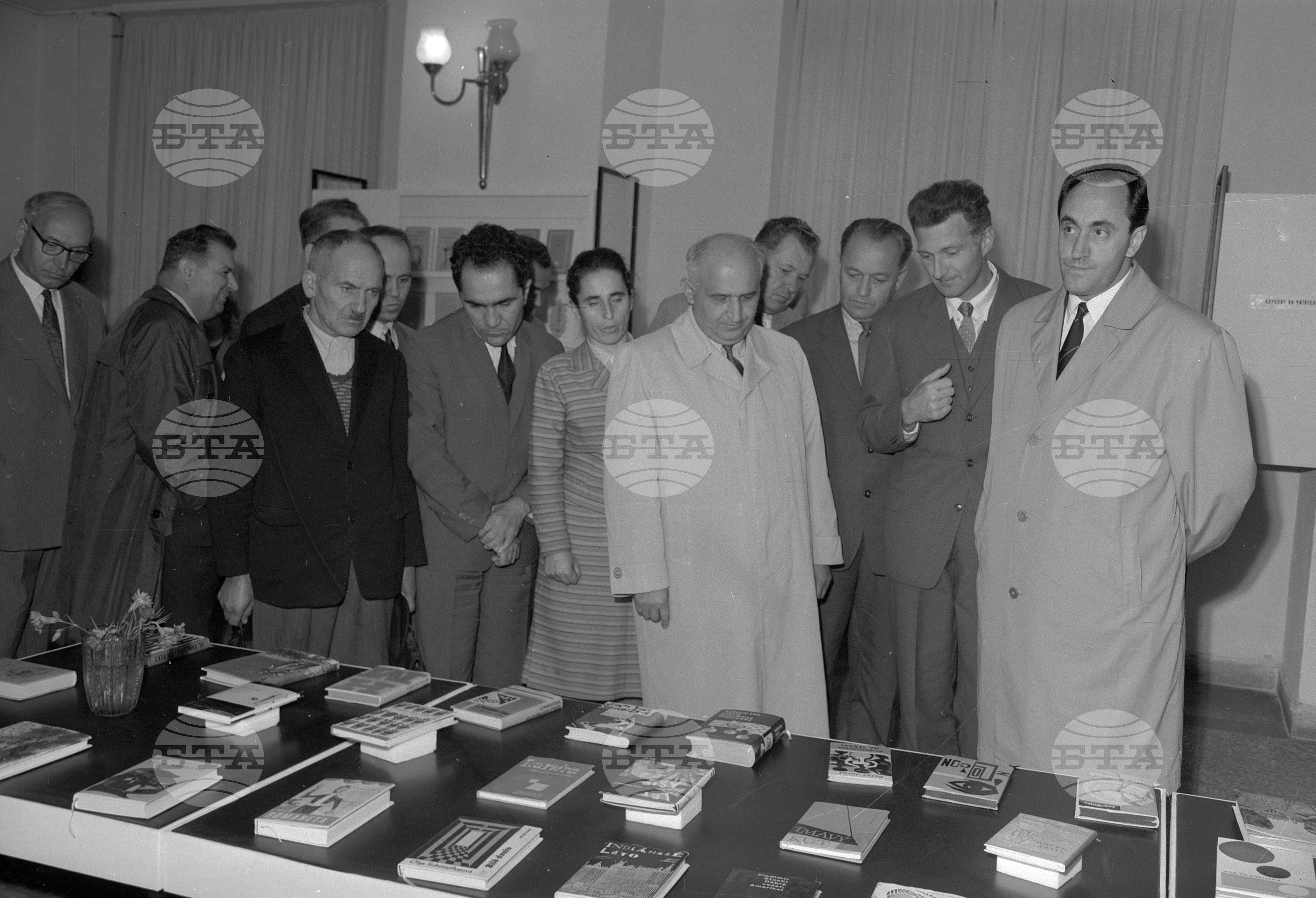 Другарят Тодор Живков посети изложбата на Чехословашката книга