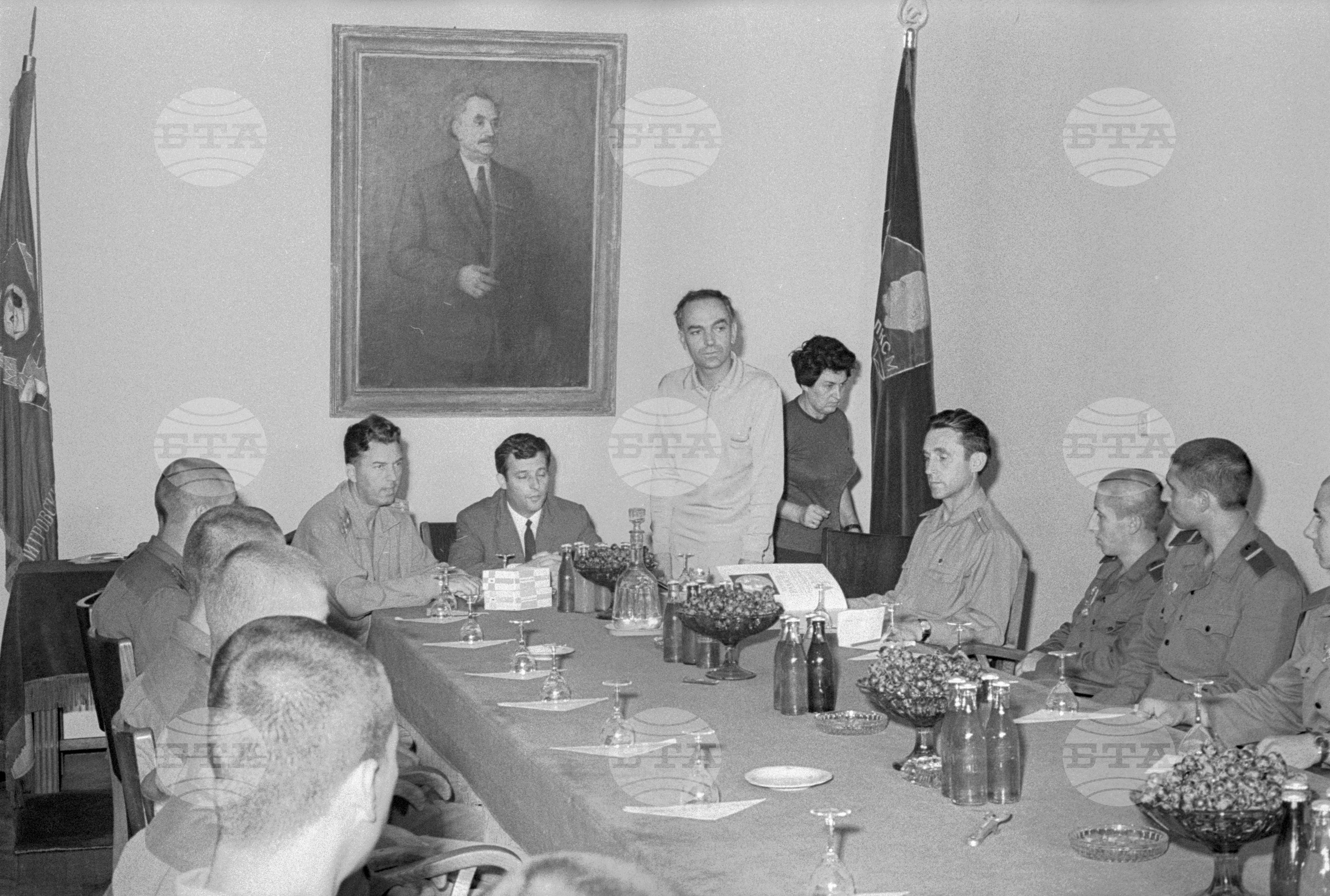 Среща на отличили се граничари с ръководители на ЦК на ДКМС (Централен комитет на Димитровски комунистически младежки съюз)