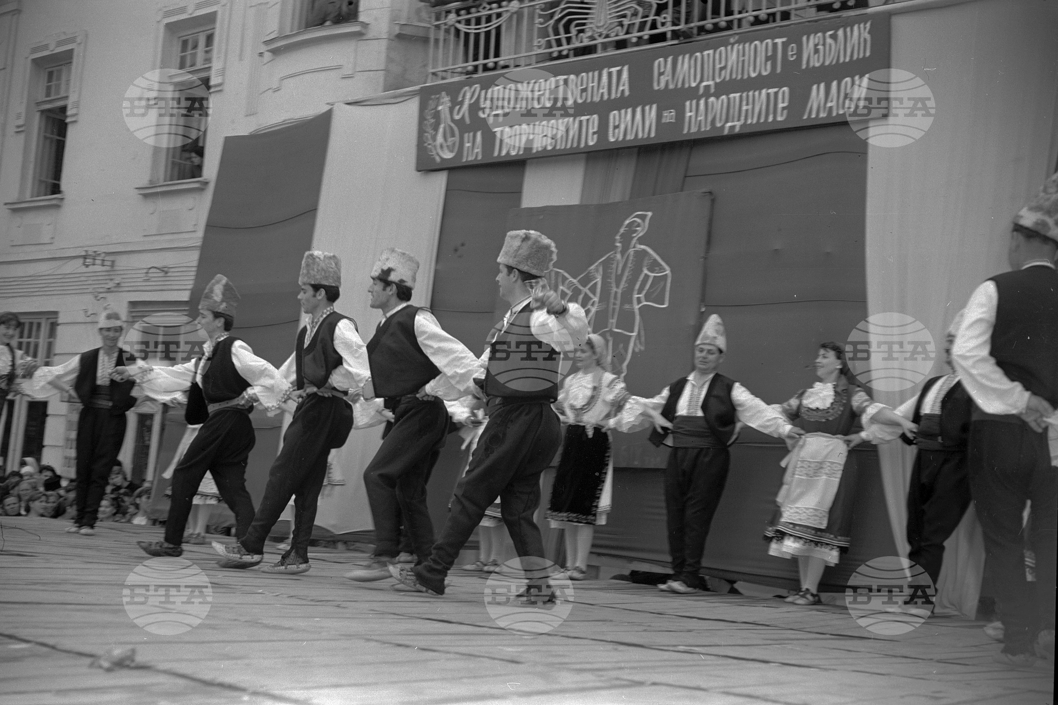 Окръжен празник на песните и танците в Кюстендил