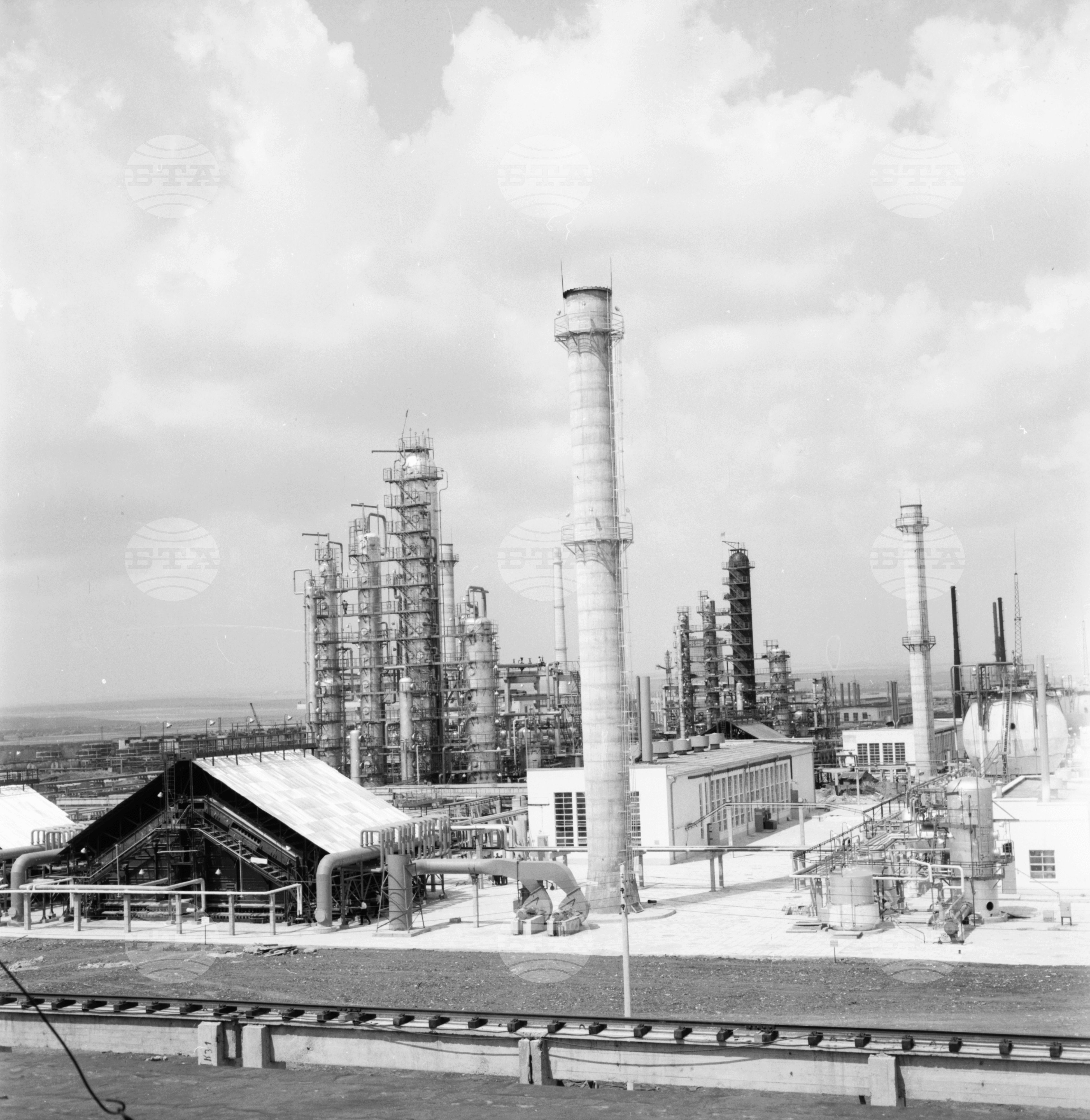 Нефтопреработвателния завод 1963 година
