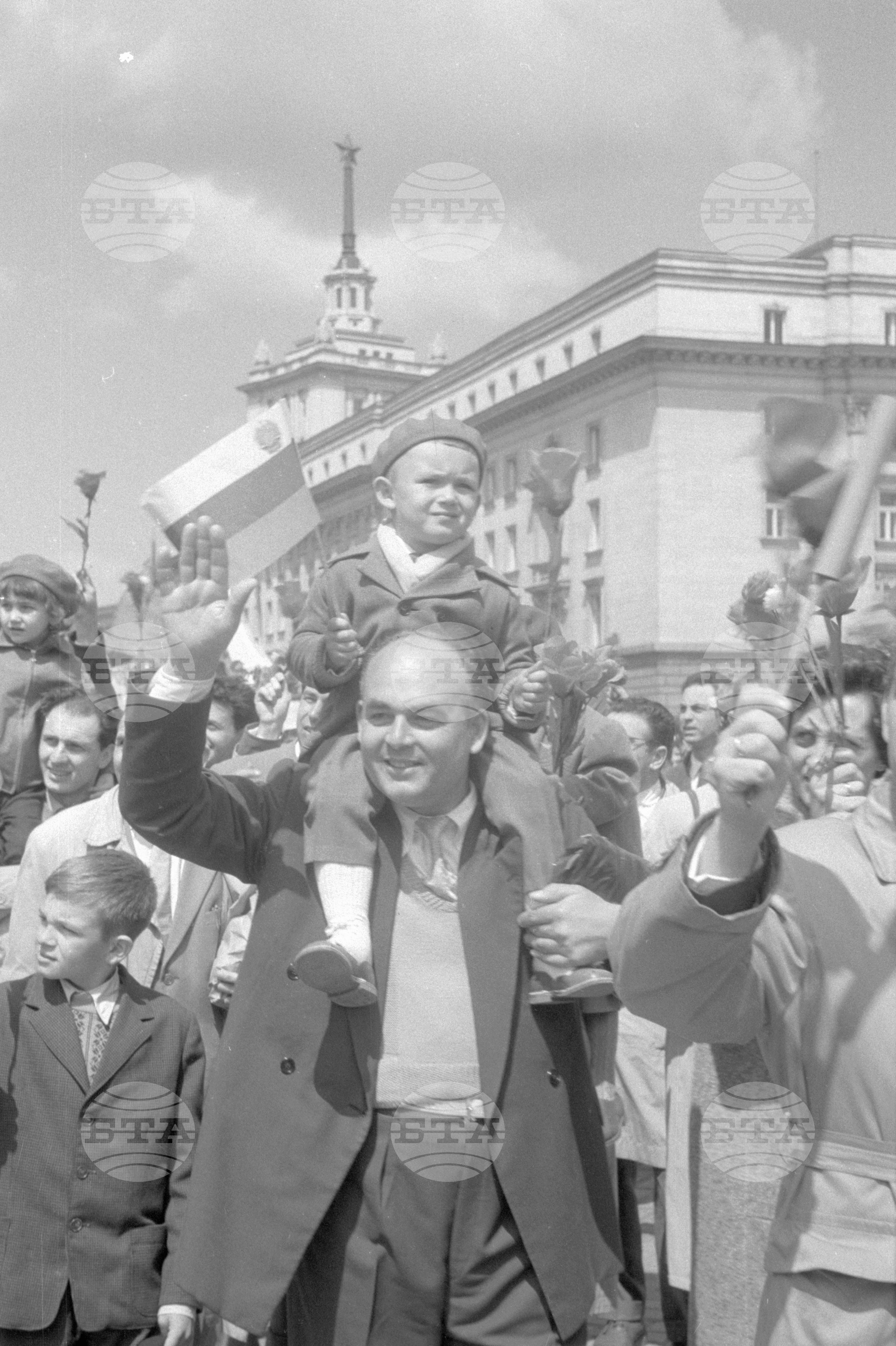 Първомайска манифестация в столицата 1962г. част 4