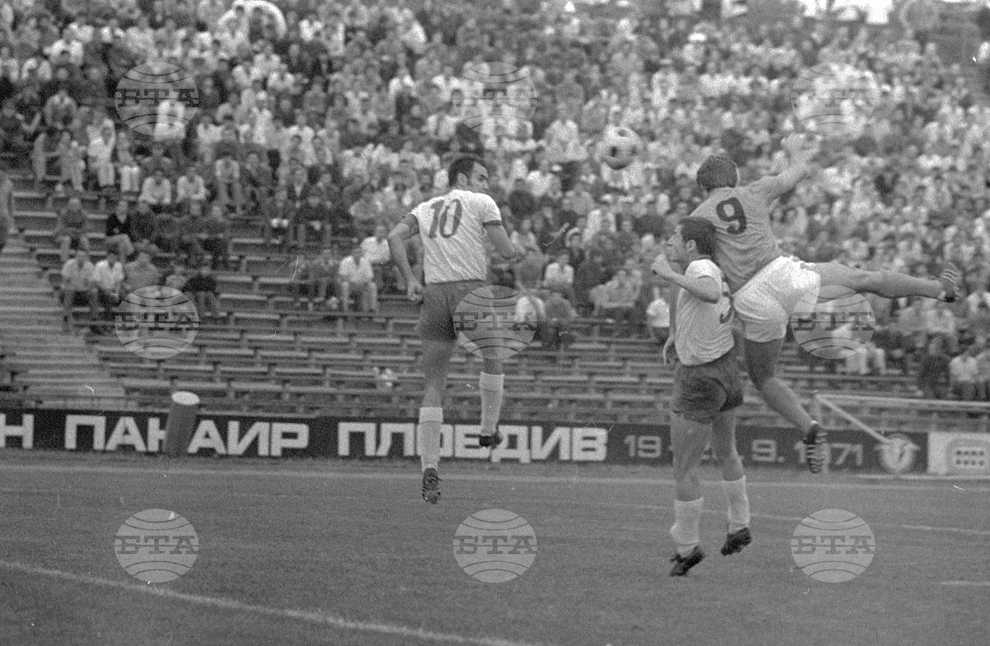 Откриване на футболното първенство 1971 - 1972 година. ЦСКА(Централен спортен клуб на армията) - Черно море(Варна)