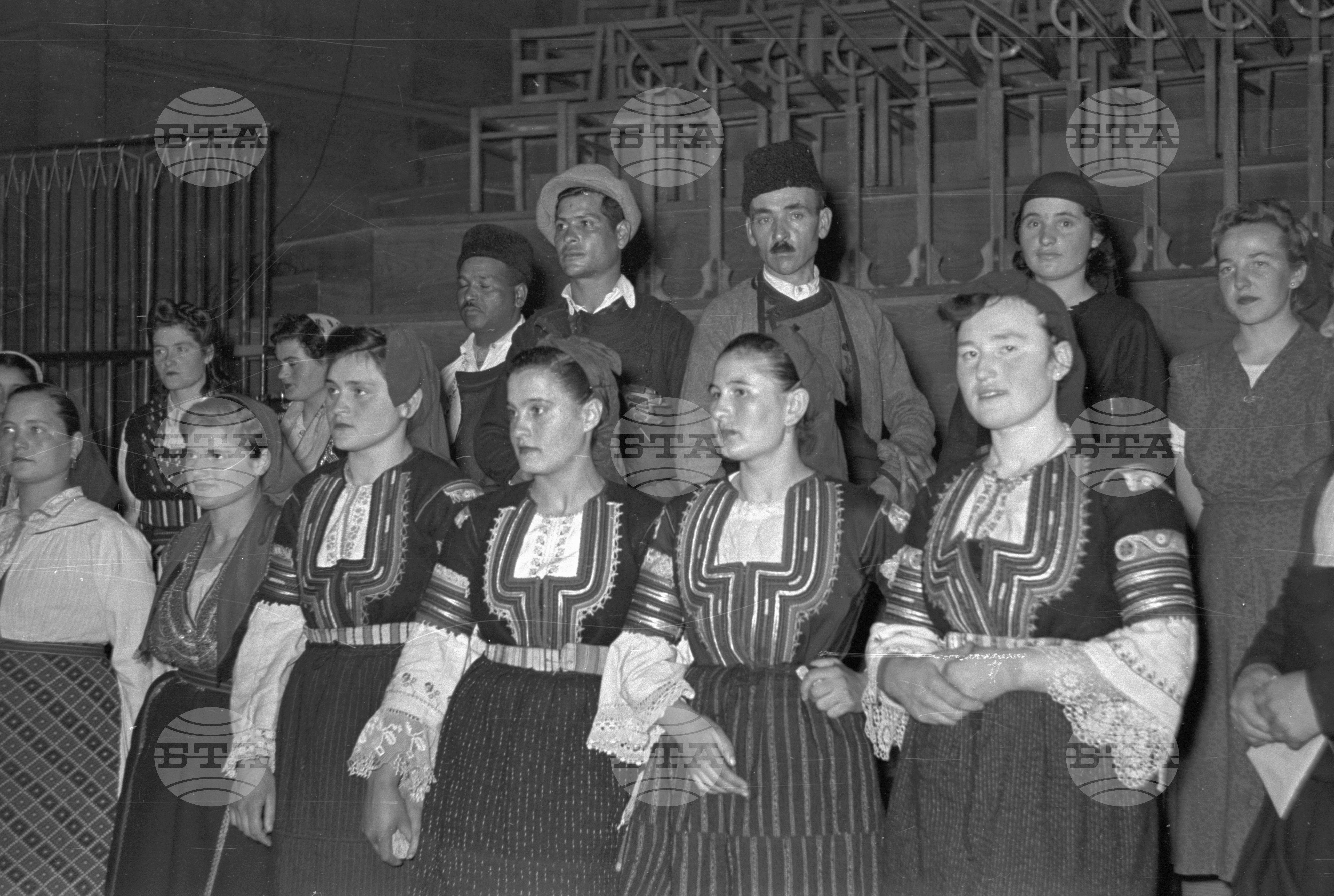 Националния преглед на народни певци и инструменталисти - 1953 година - награждаване на първенците