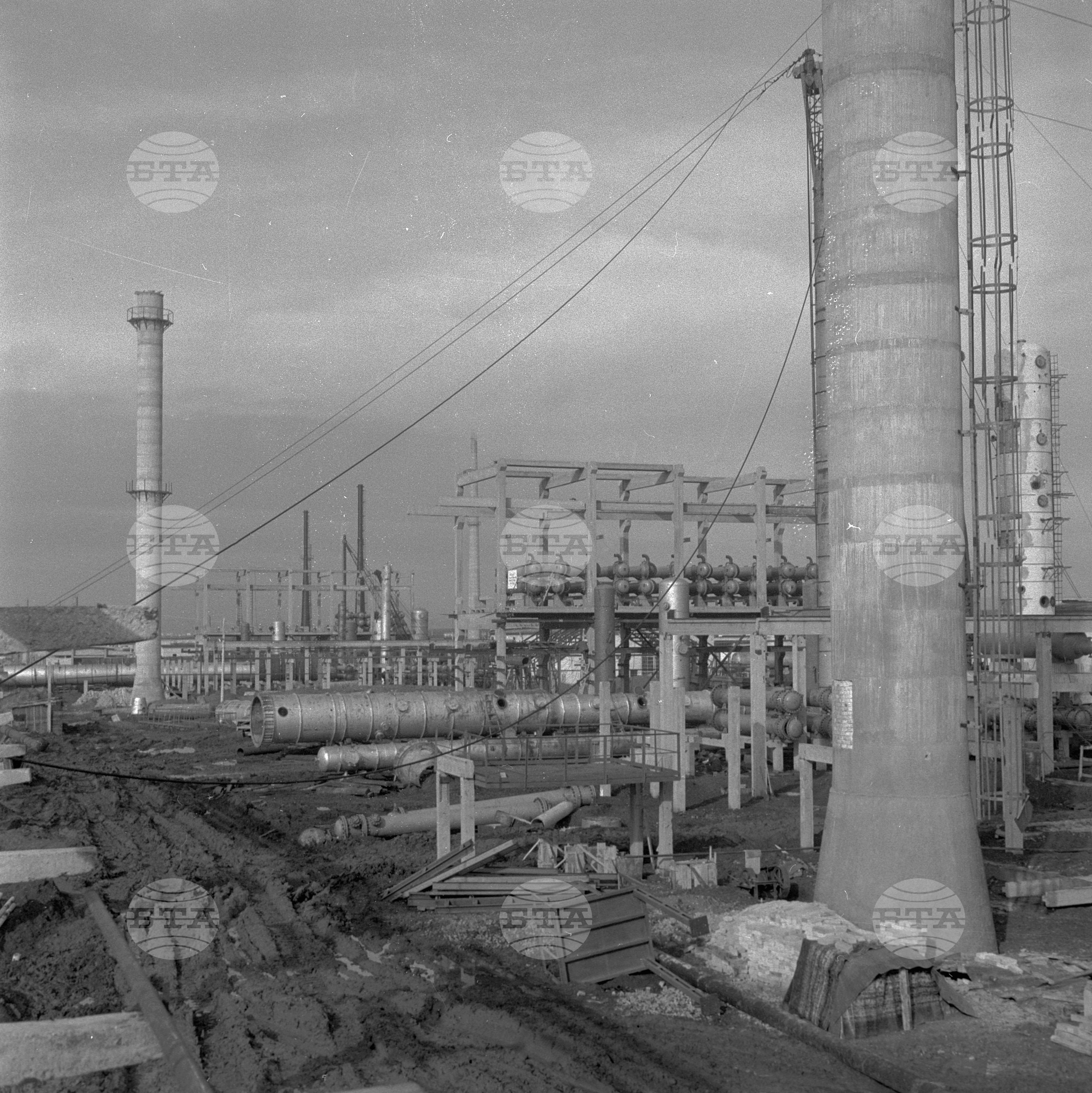 Нефтопреработвателен завод край Бургас