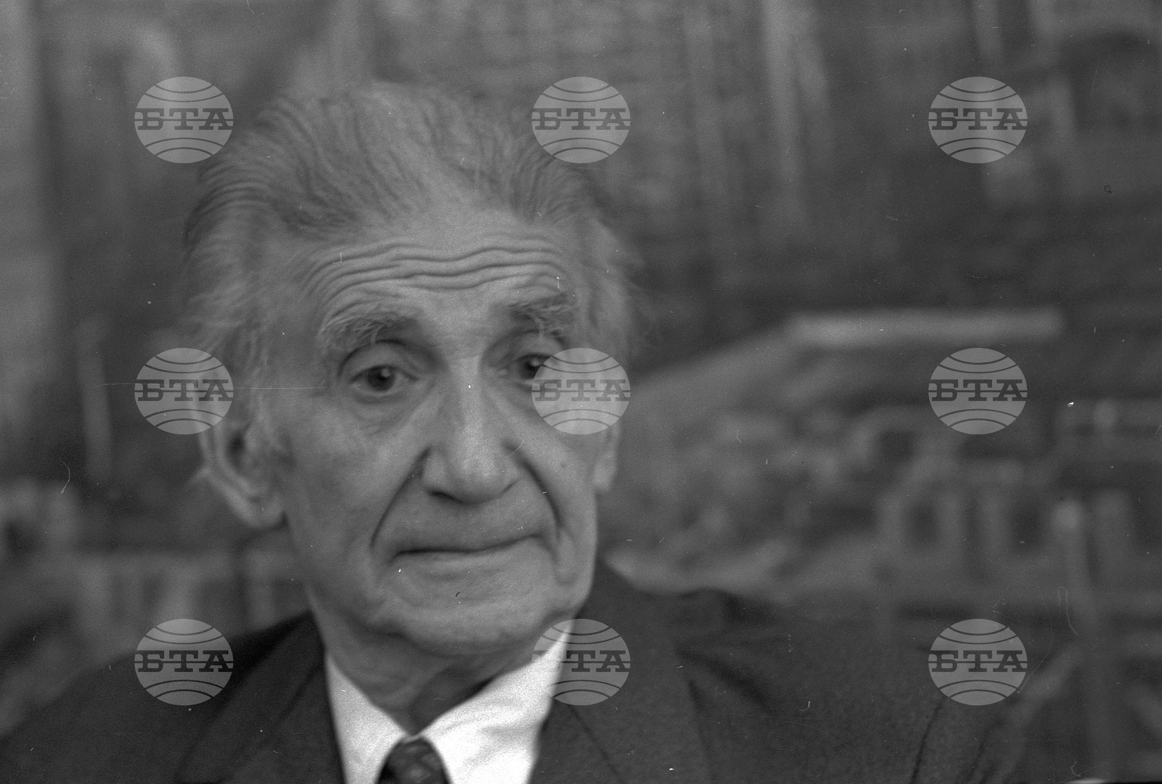 Народният художник Цанко Лавренов