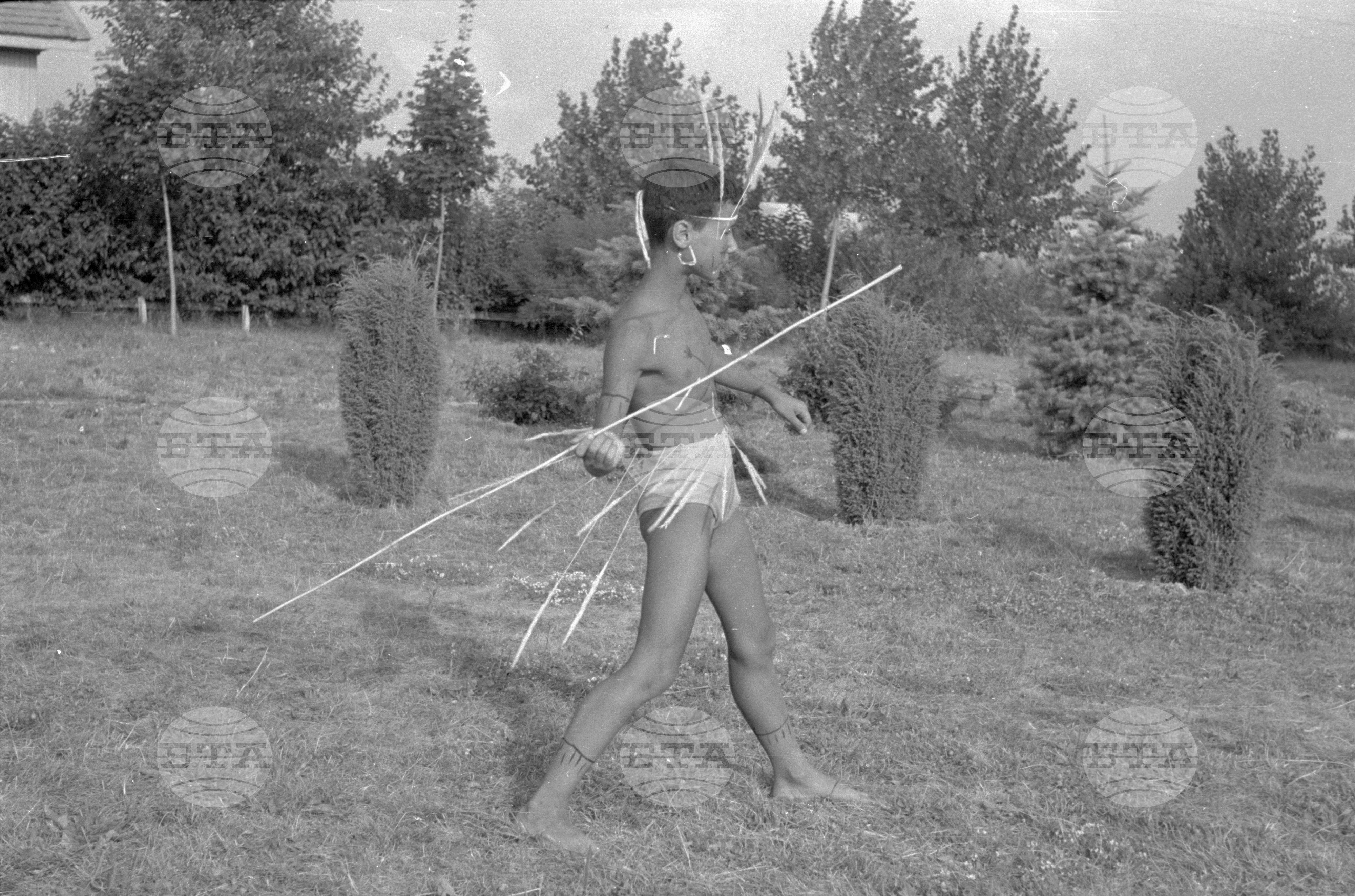 Пионери от Министерството на земеделието на плажа в Несебър 1962г