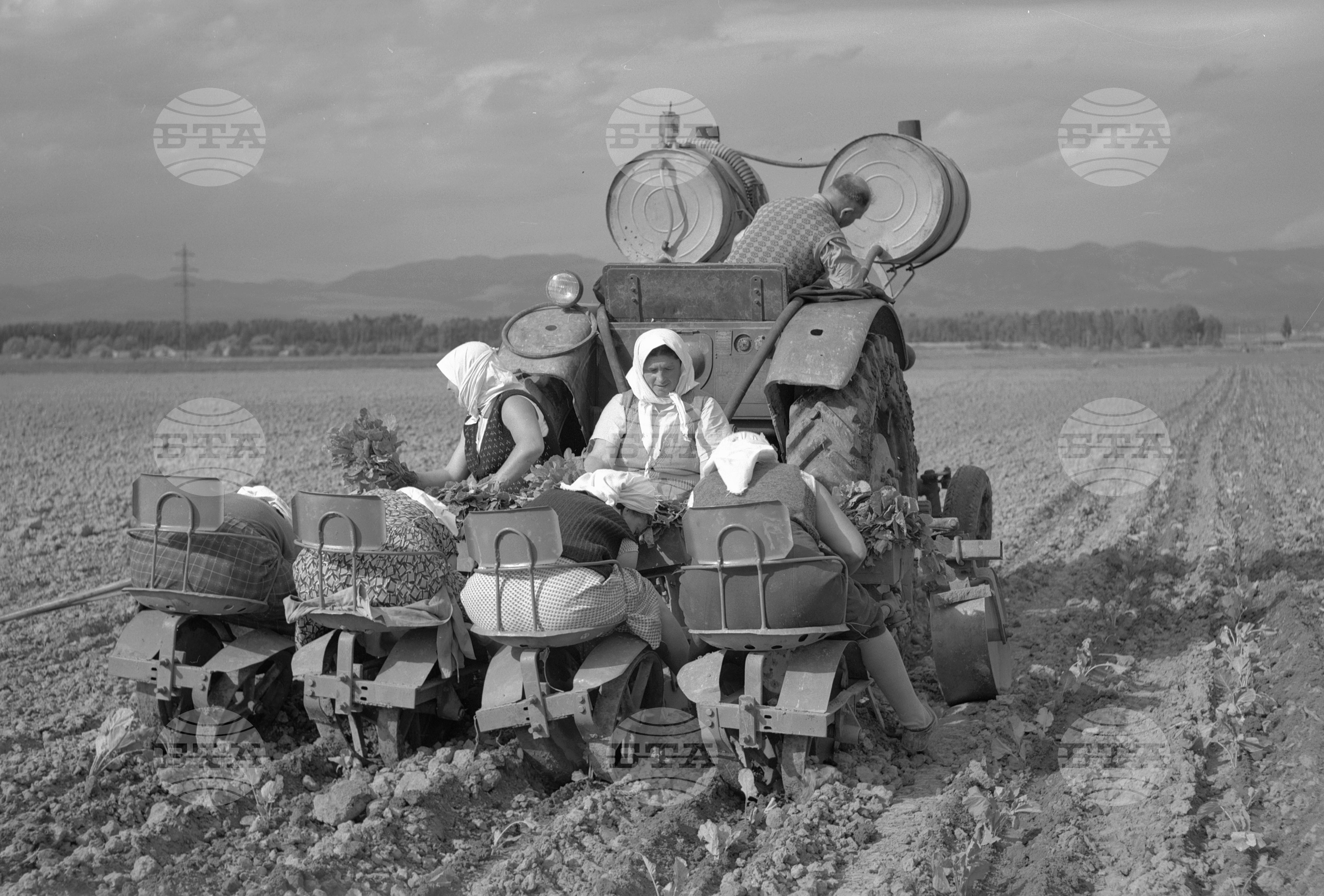 Техника в помощ на селското стопанство - 1963