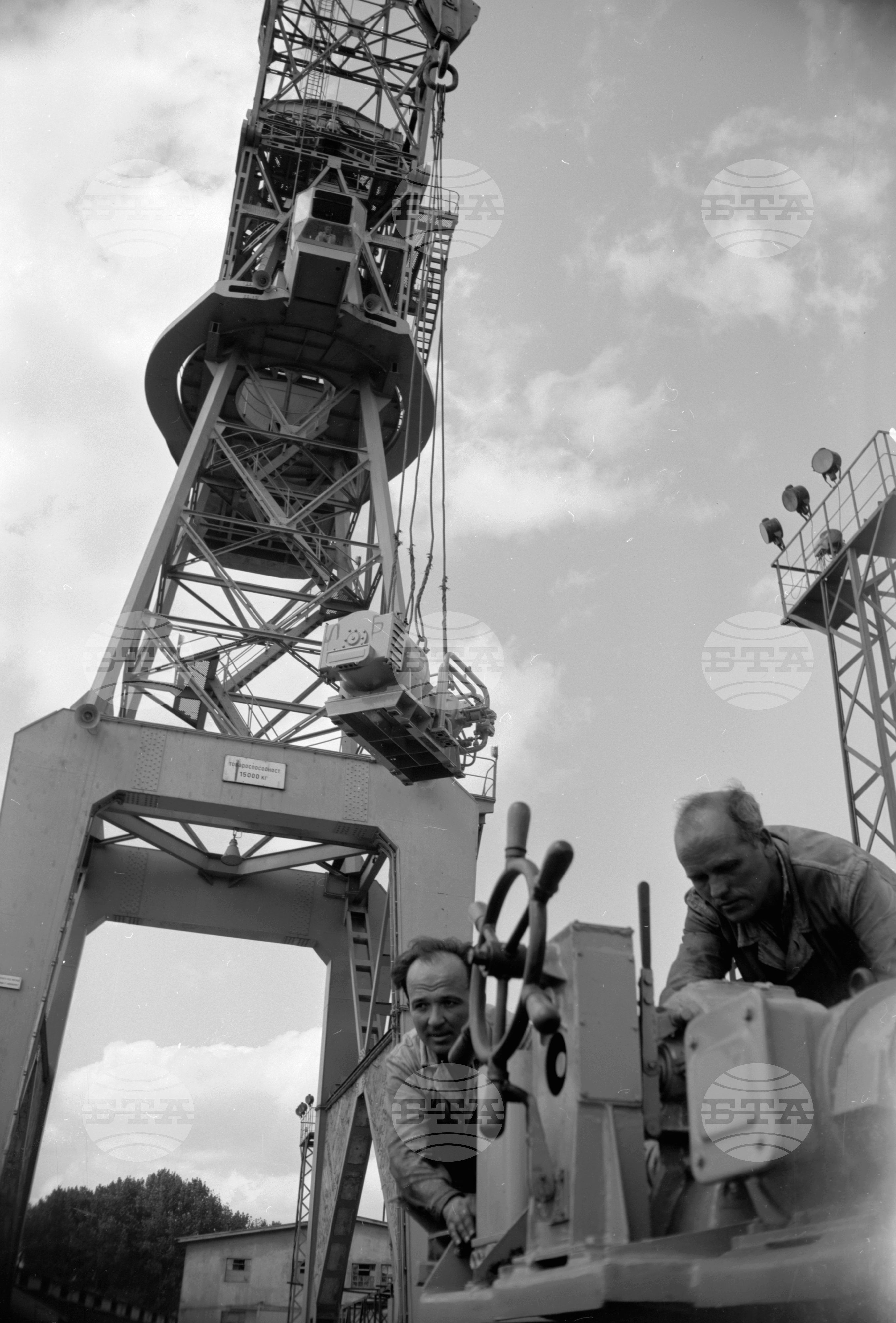 Корабостроителен и кораборемонтен завод във Варна 1962 година
