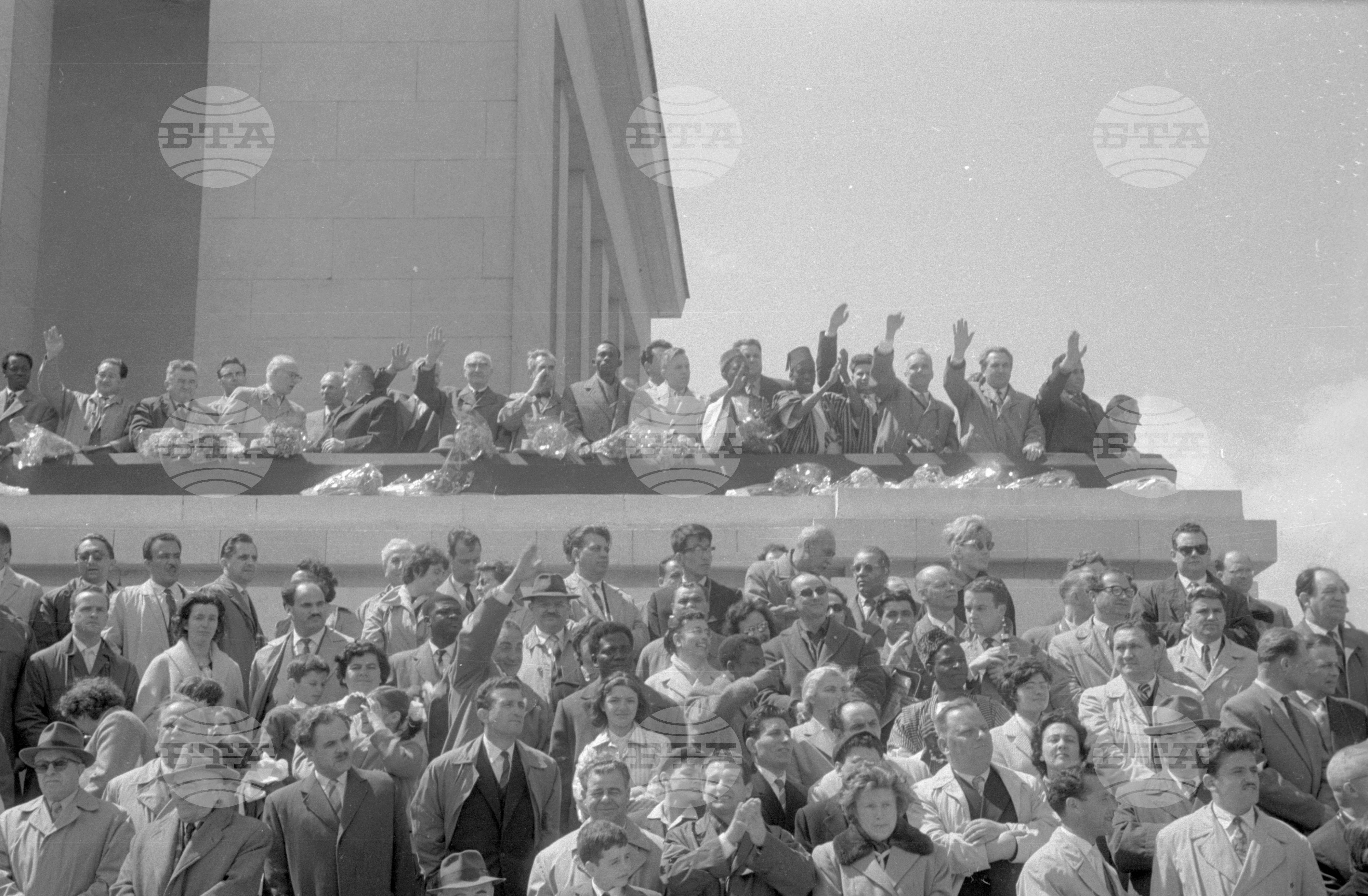 Първомайска манифестация в столицата 1962г. част 4