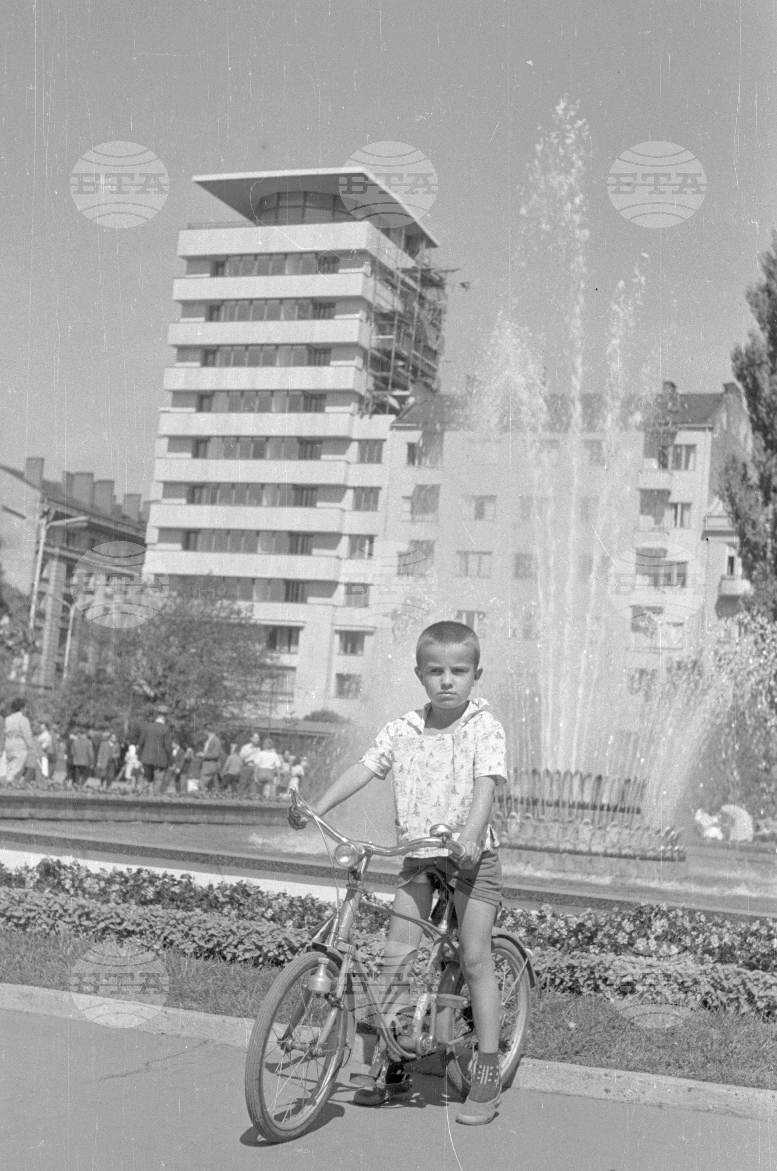 Из Трудово кооперативно земеделско стопанство (ТКЗС) село Долни Богров - Софийски окръг