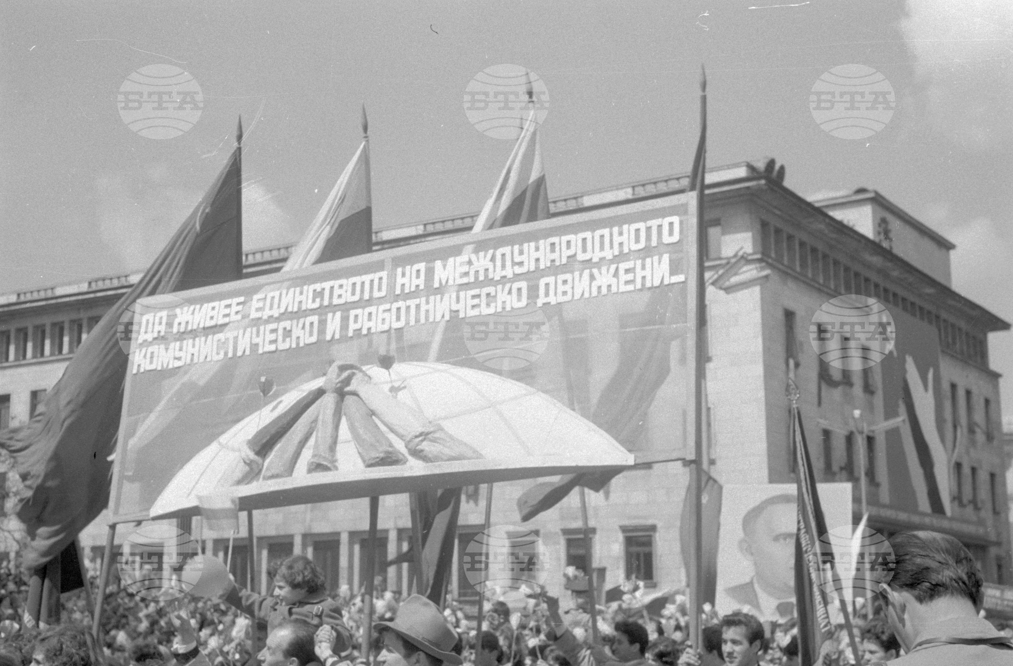 Първомайска манифестация в столицата 1962г. част 4