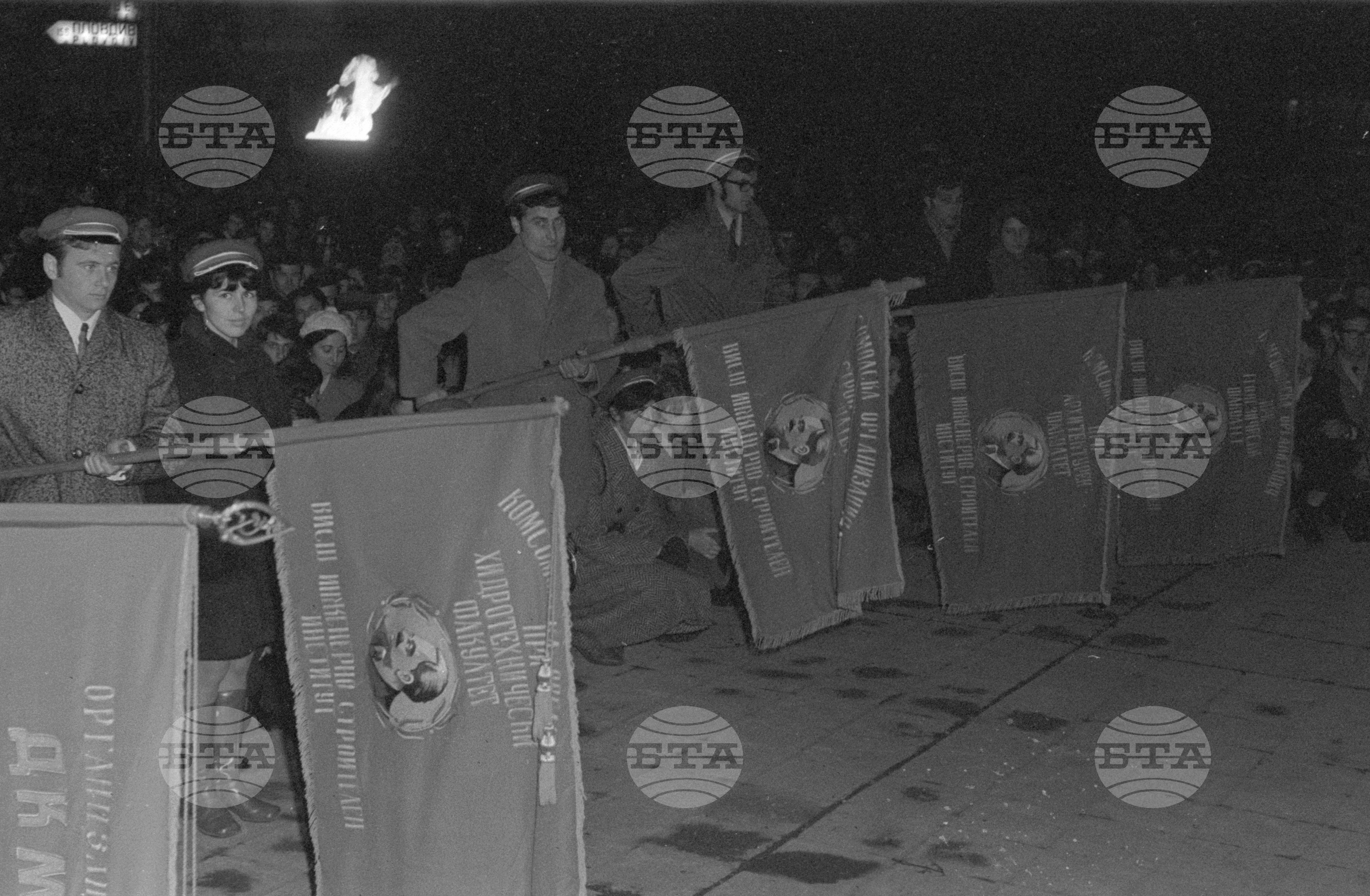 Студентски митинг пред паметника Левски