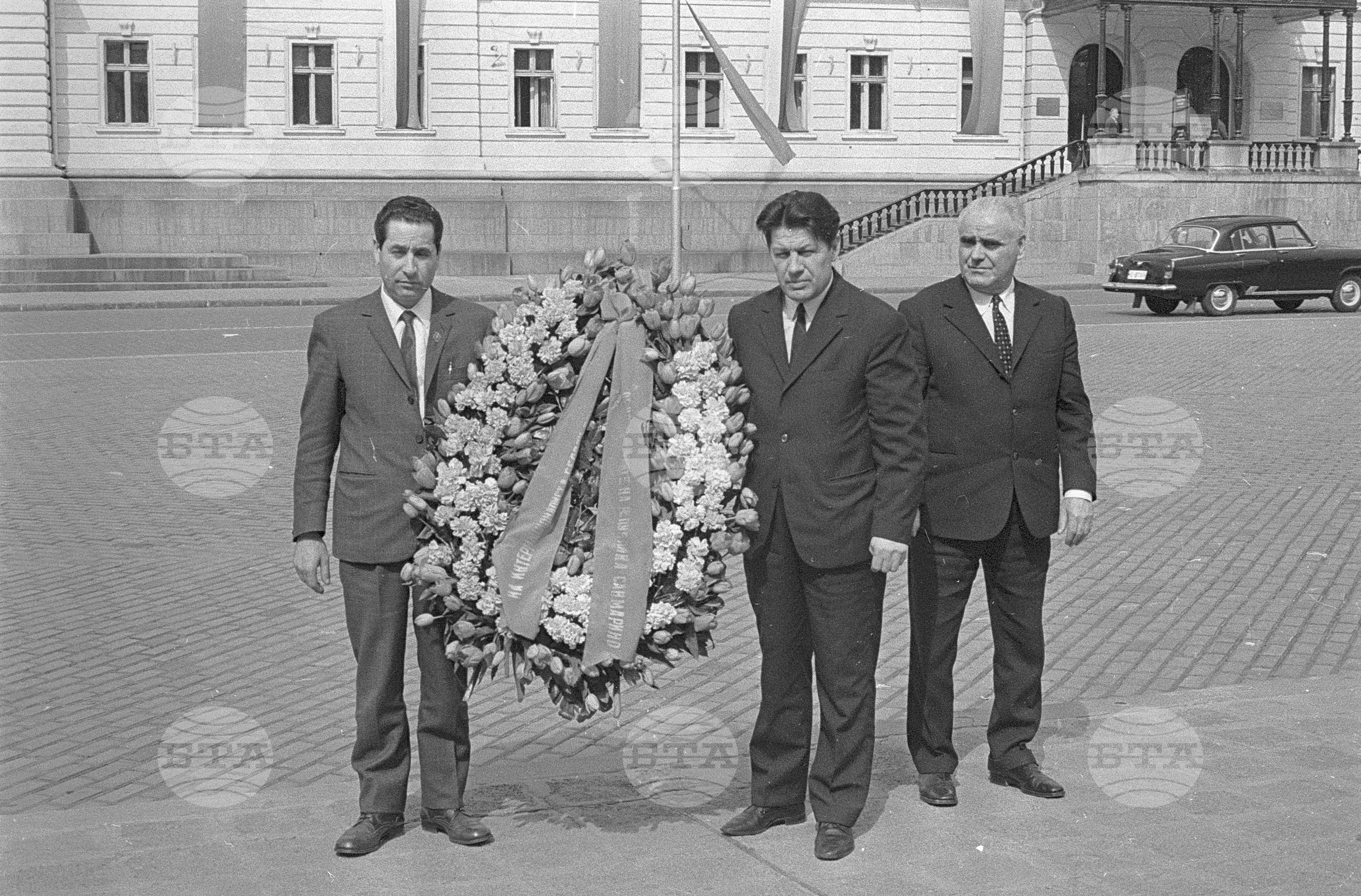 Полагане на венци