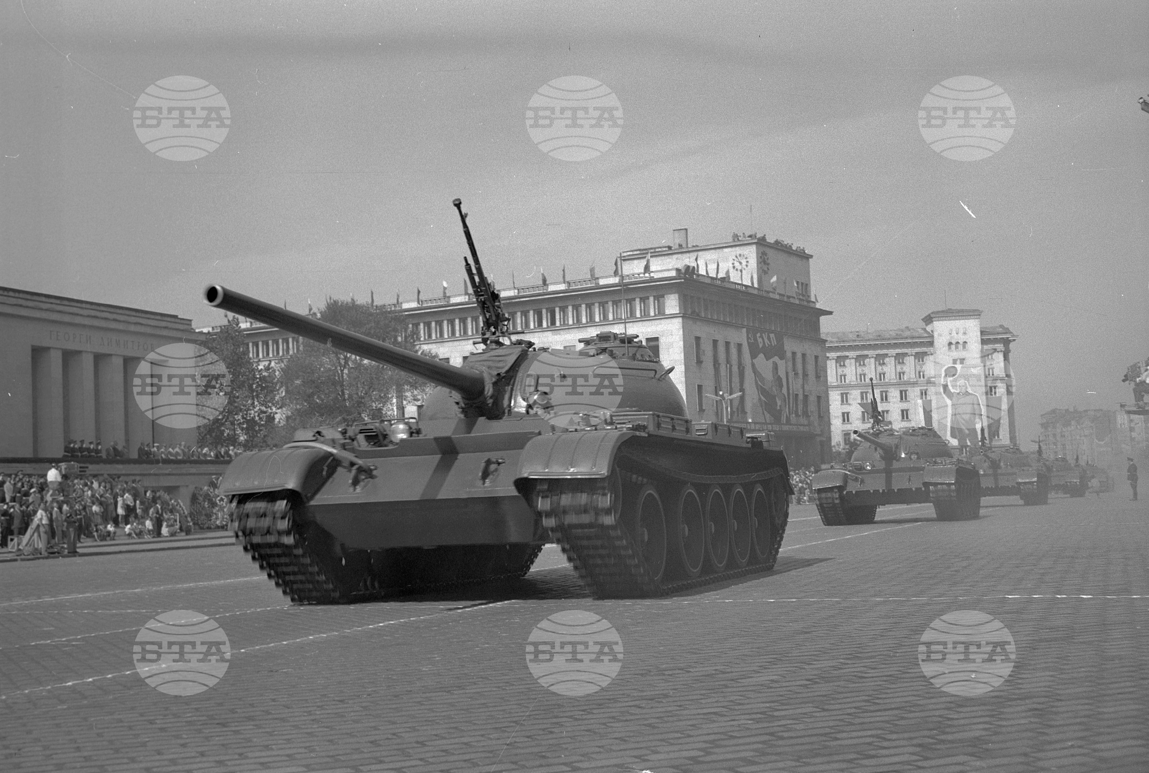 Величествена Деветосептемврийска манифестация на трудещите се в столицата