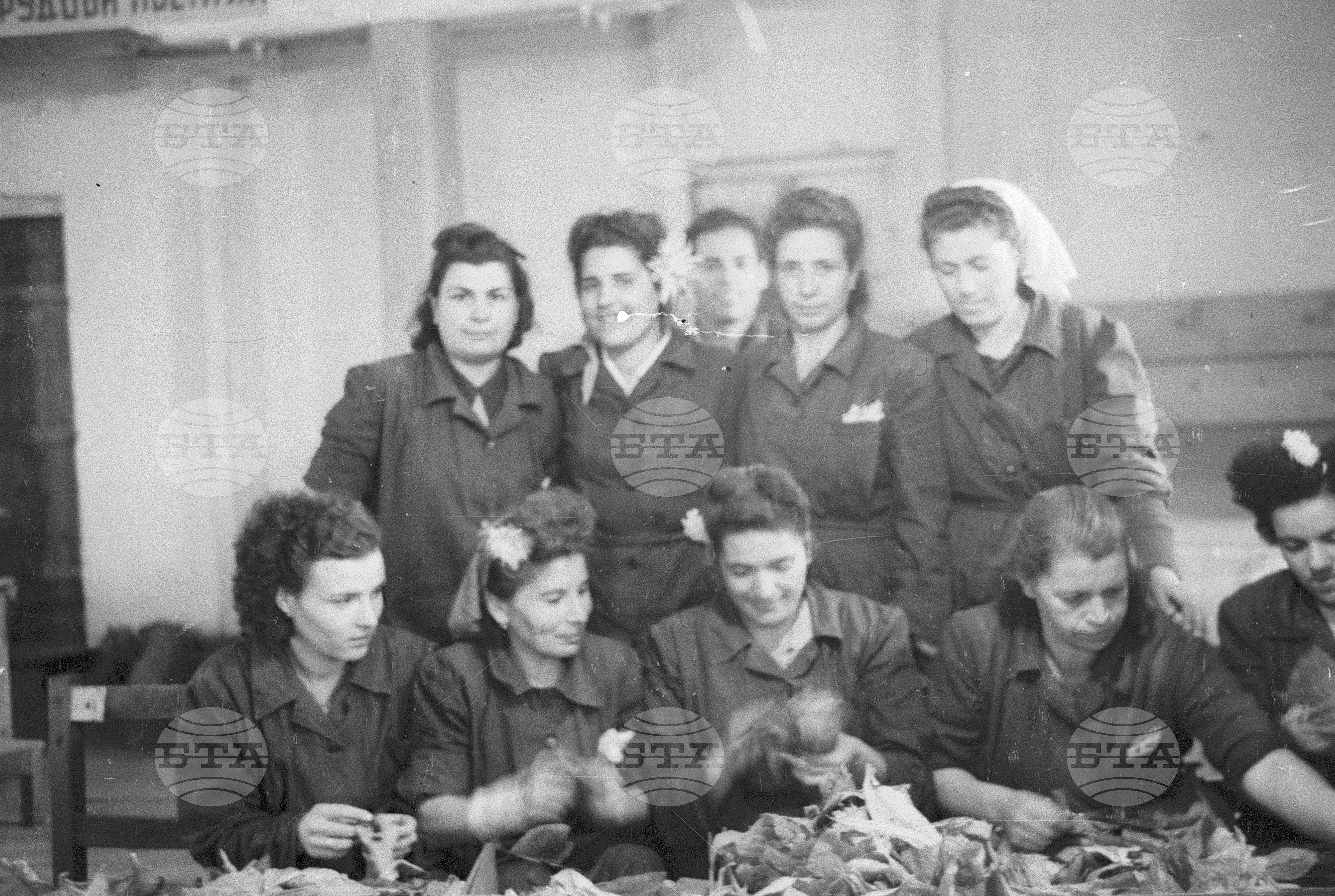 Ирина Боянова предава своя опит, 1951