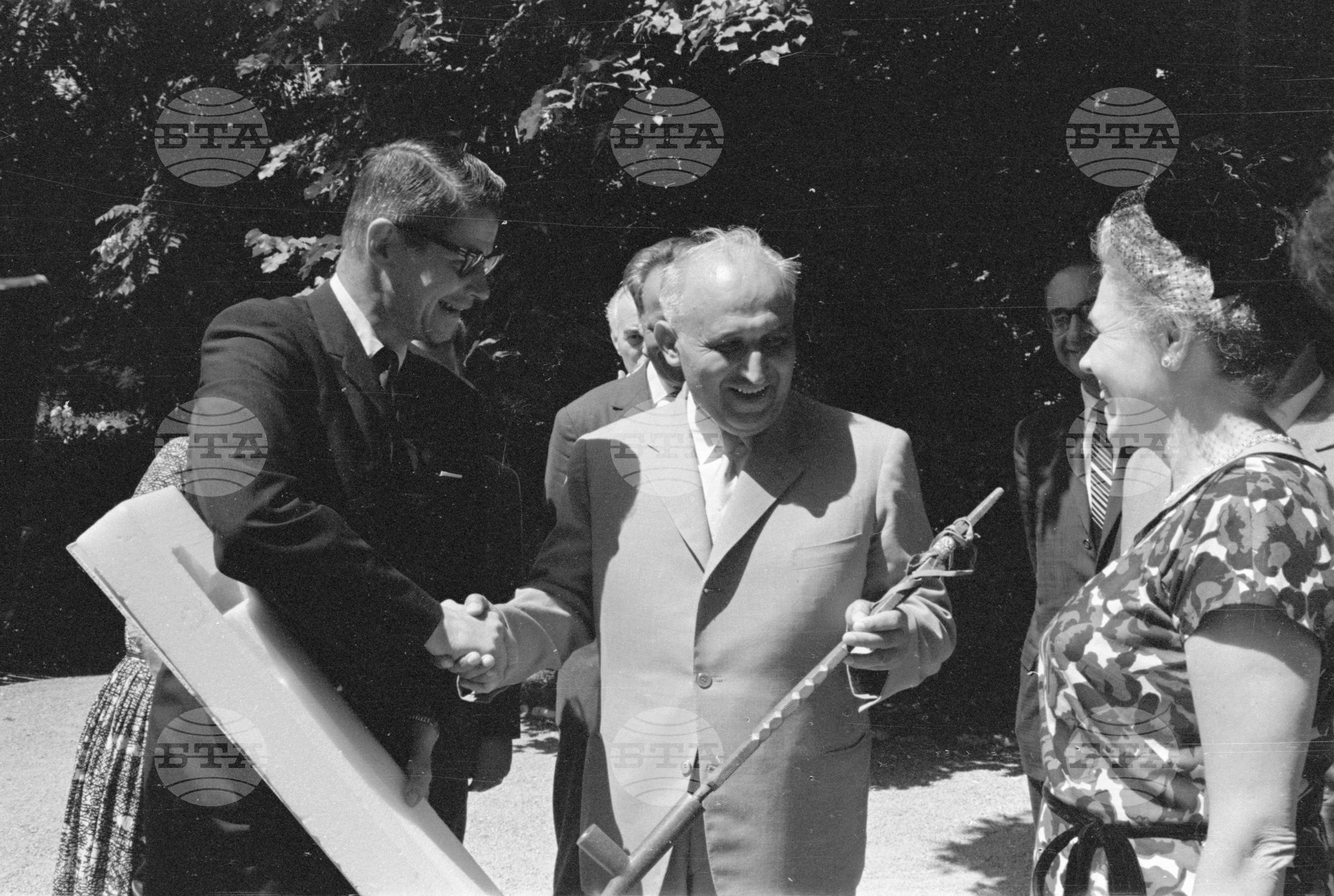 Другарят Тодор Живков прие г-н О.Фриман В Евксиноград