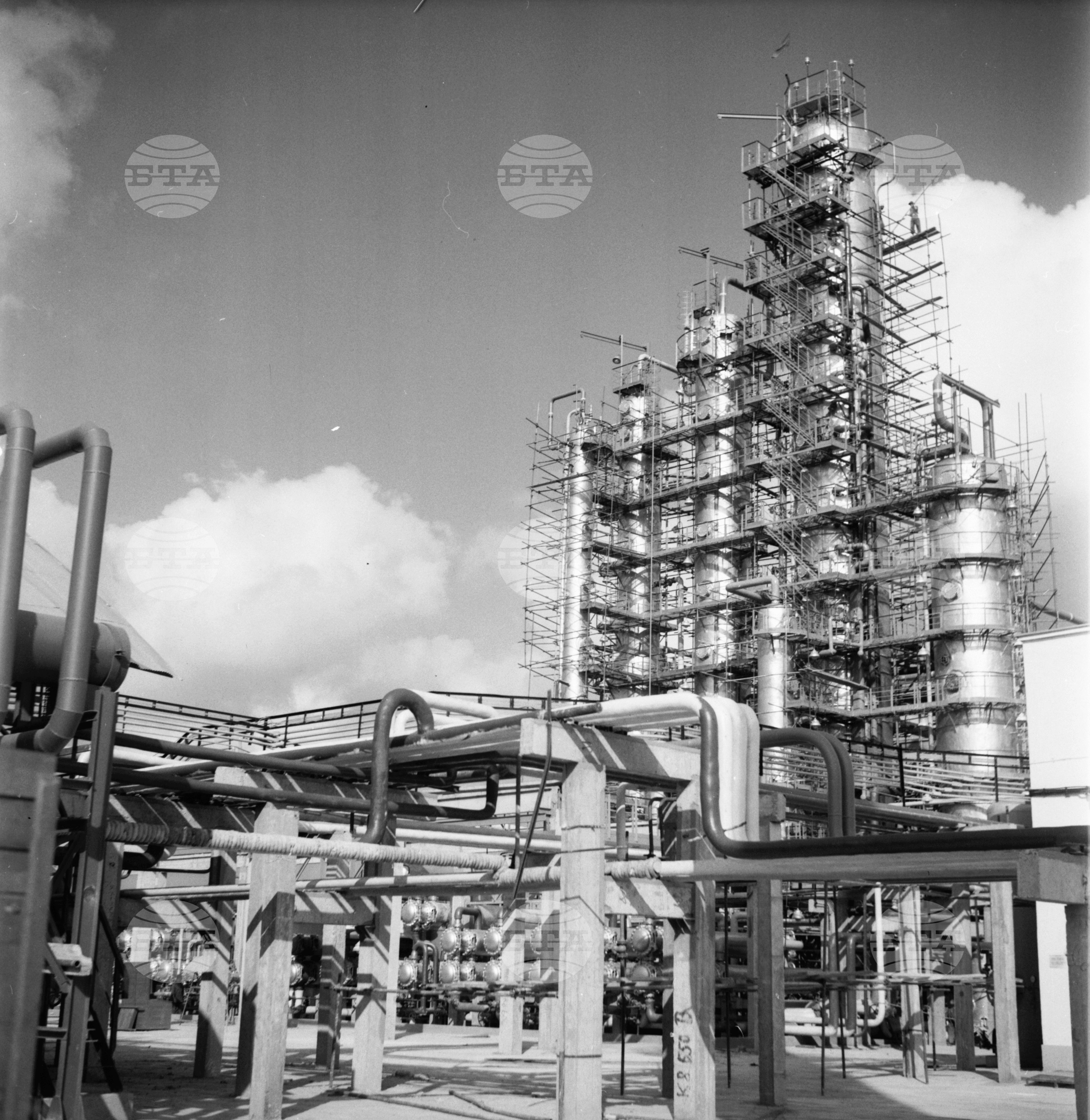 Нефтопреработвателния завод 1963 година