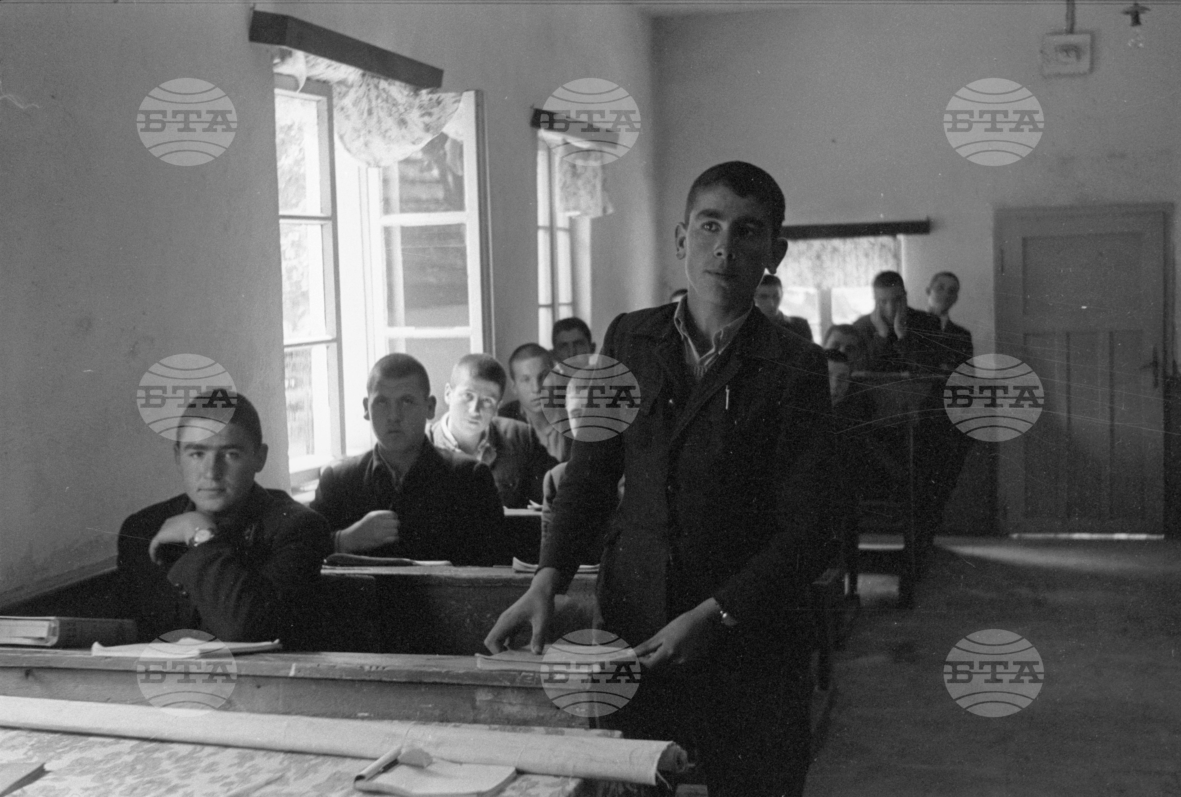 Военният лагер стана училище. При младите механизатори от МТУ (Машинно-тракторно училище) в село Ягода, Старозагорски окръг