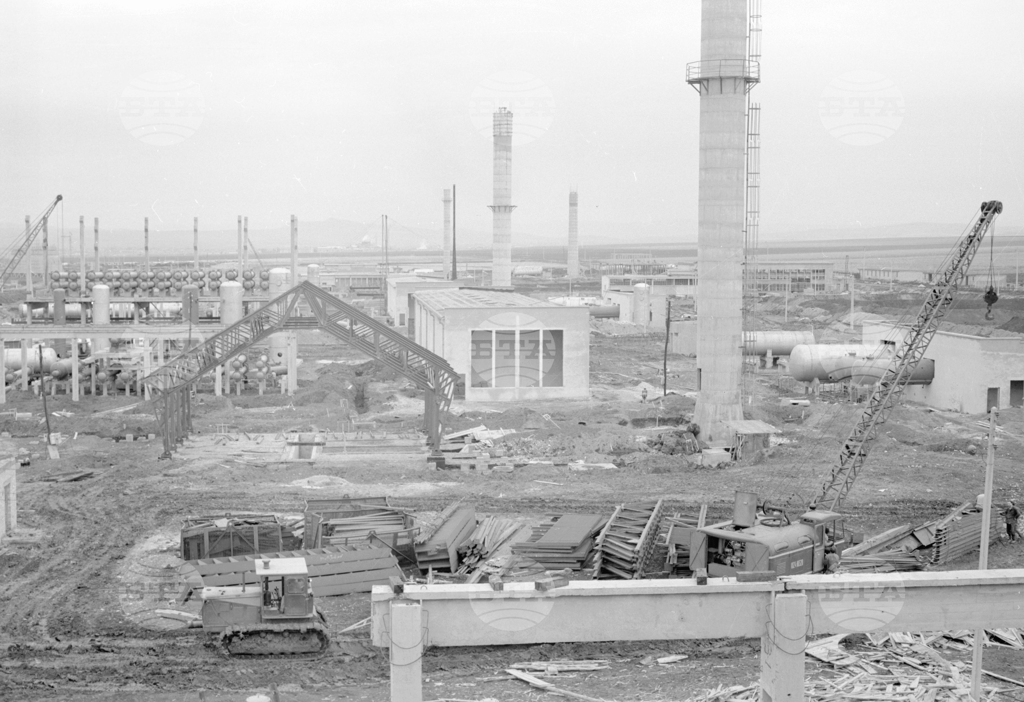 На строежа на Нефтопреработвателния завод край Бургас 1962 година част 2