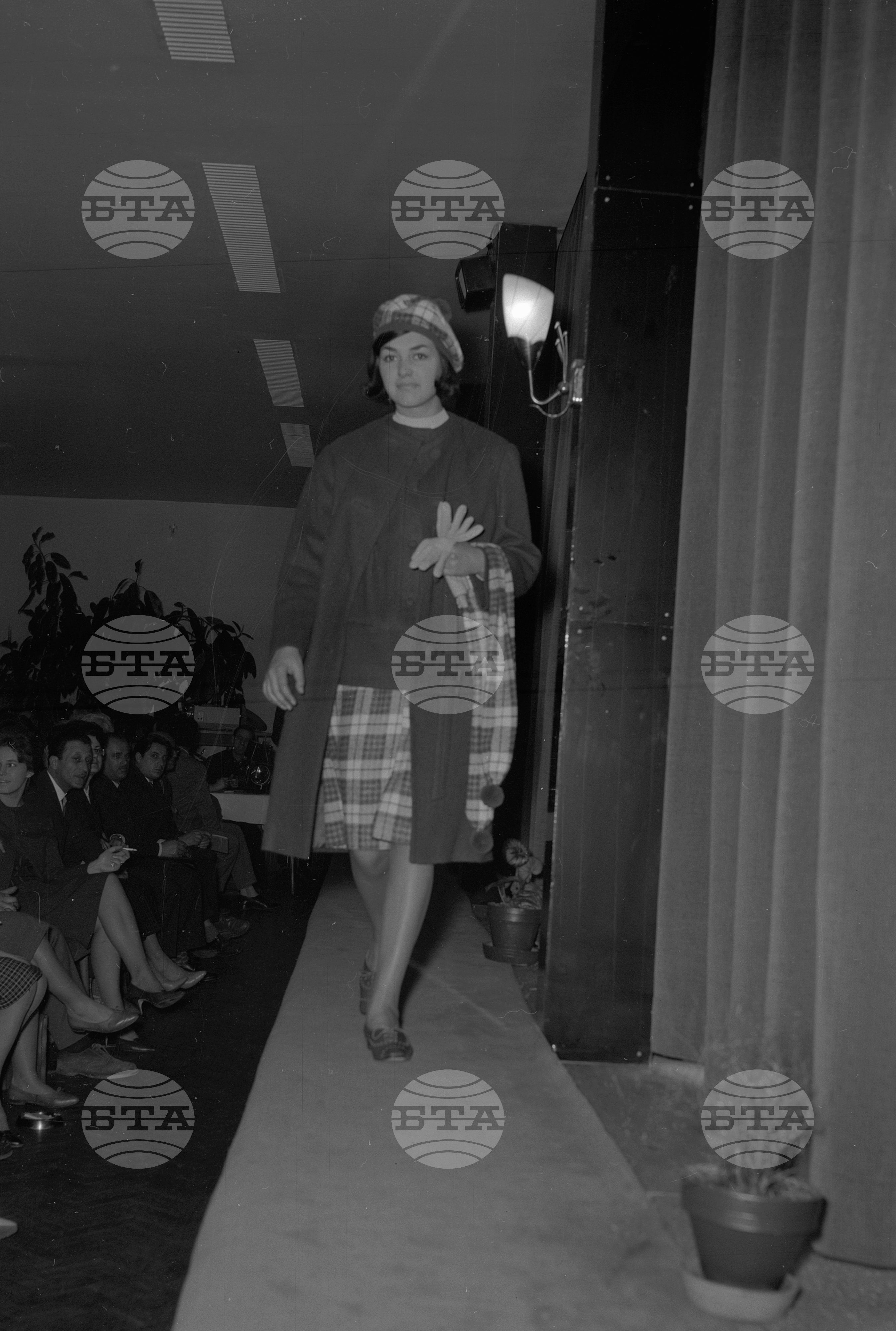 Представяне на презентация на Конгреса на модата във Варшава - 1963