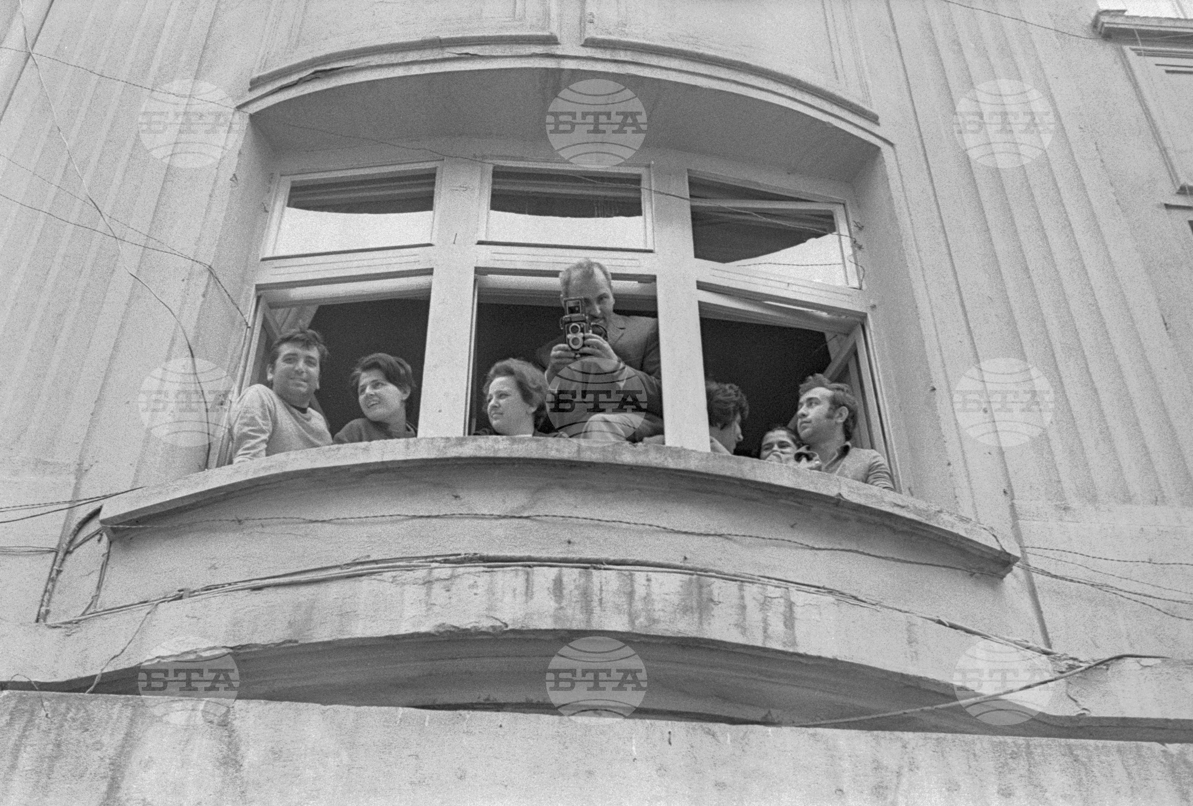 Космонавтите в ЦК на ДКМС (Централен комитет на Димитровски комунистически младежки съюз)