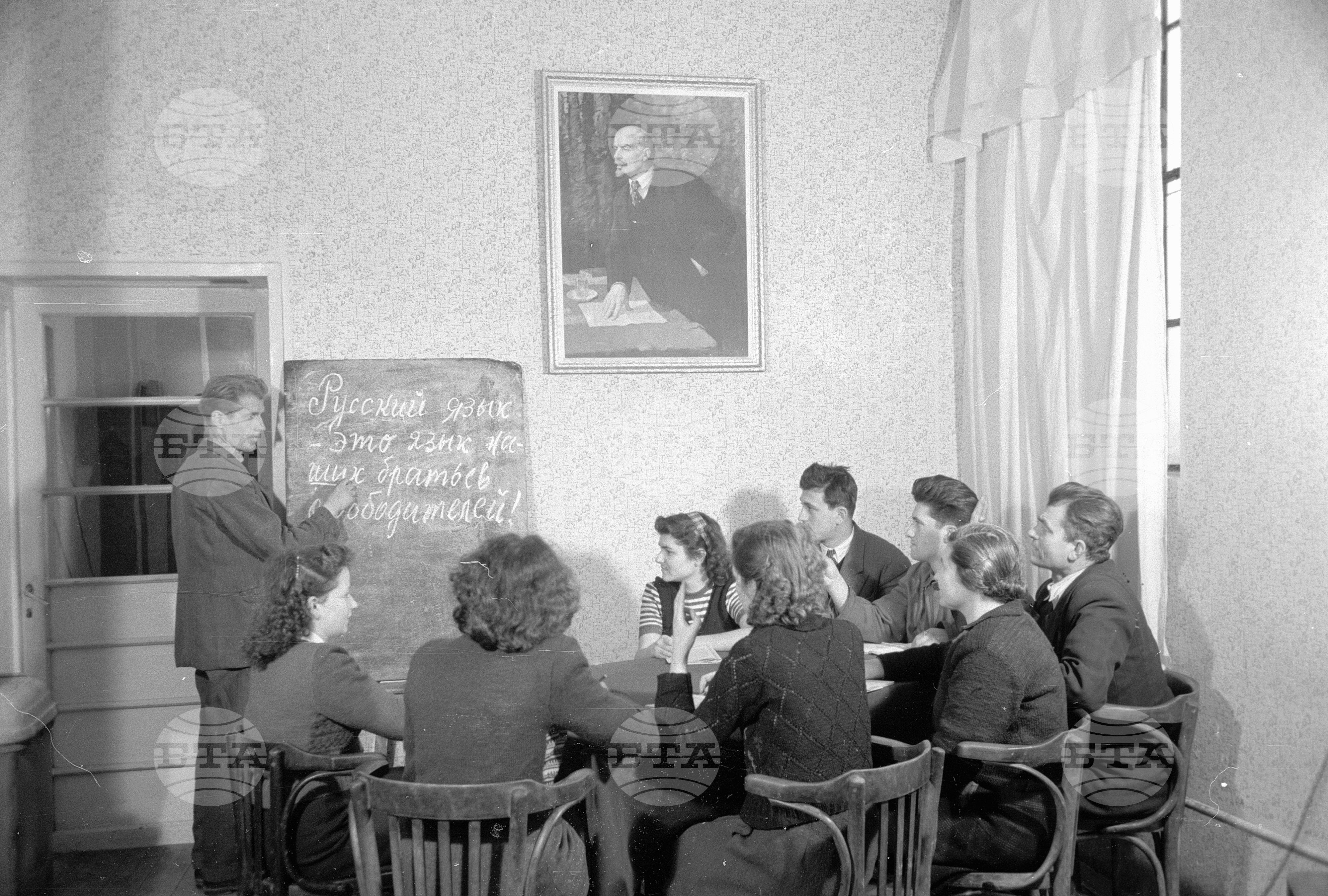 Кръжок по руски в Мукавено-картонажна фабрика в кв. „Хаджи Димитър"