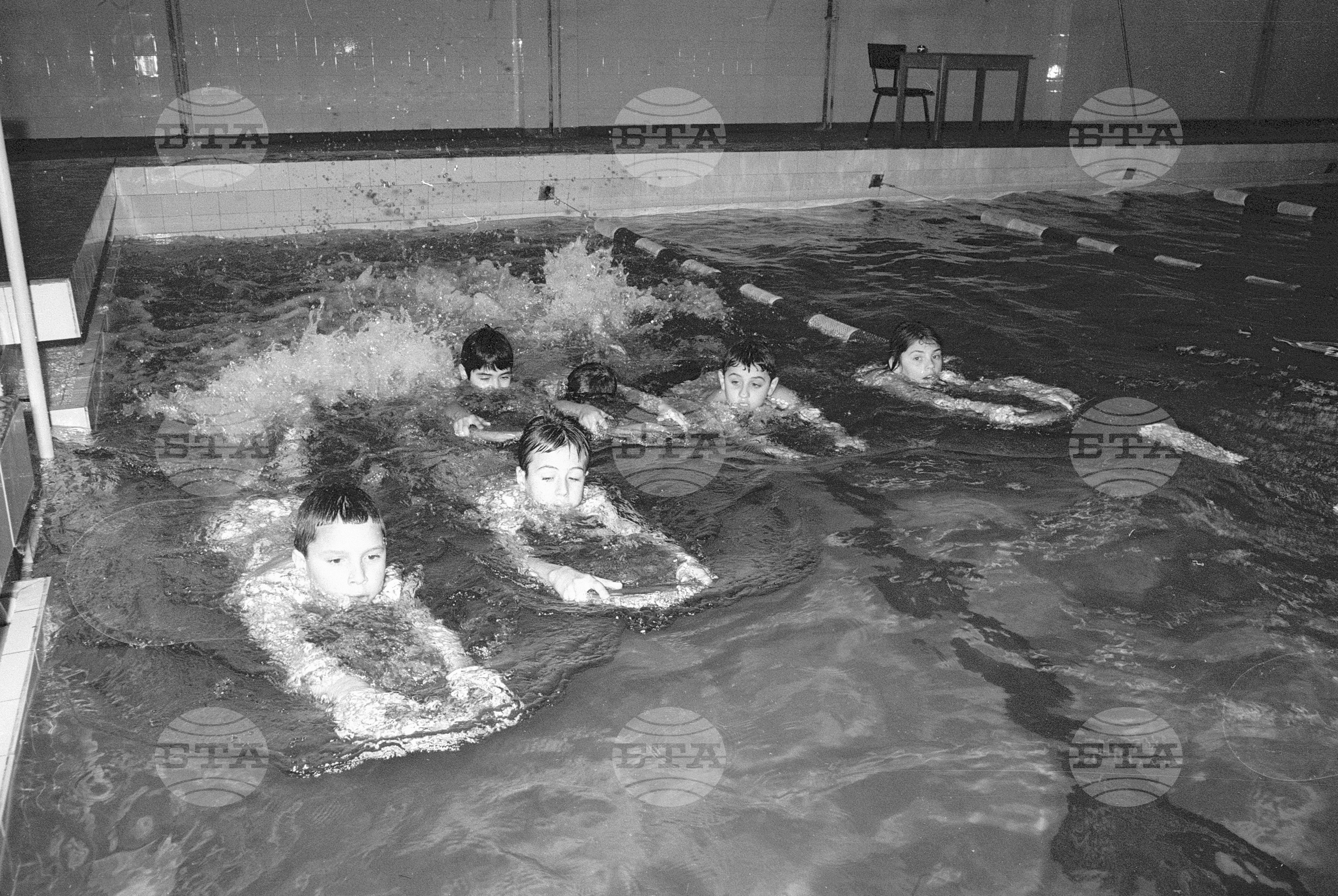 Спортна школа по плуване на ДФС(Дружество за физкултура  и спорт) ,,Черноморец" в  Бургас