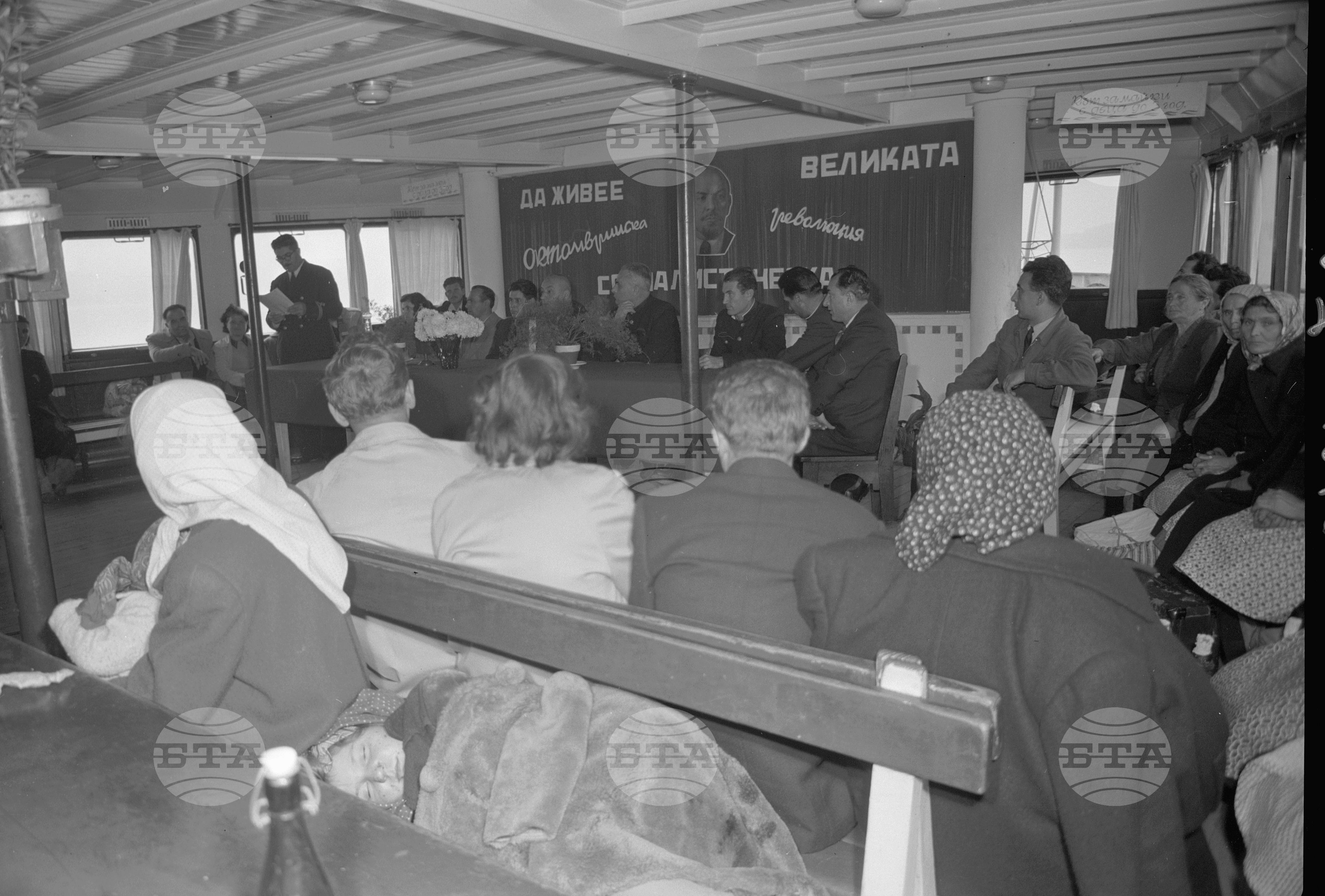 Моряците честват 40-годишнината на Великата октомврийска социалистическа революция