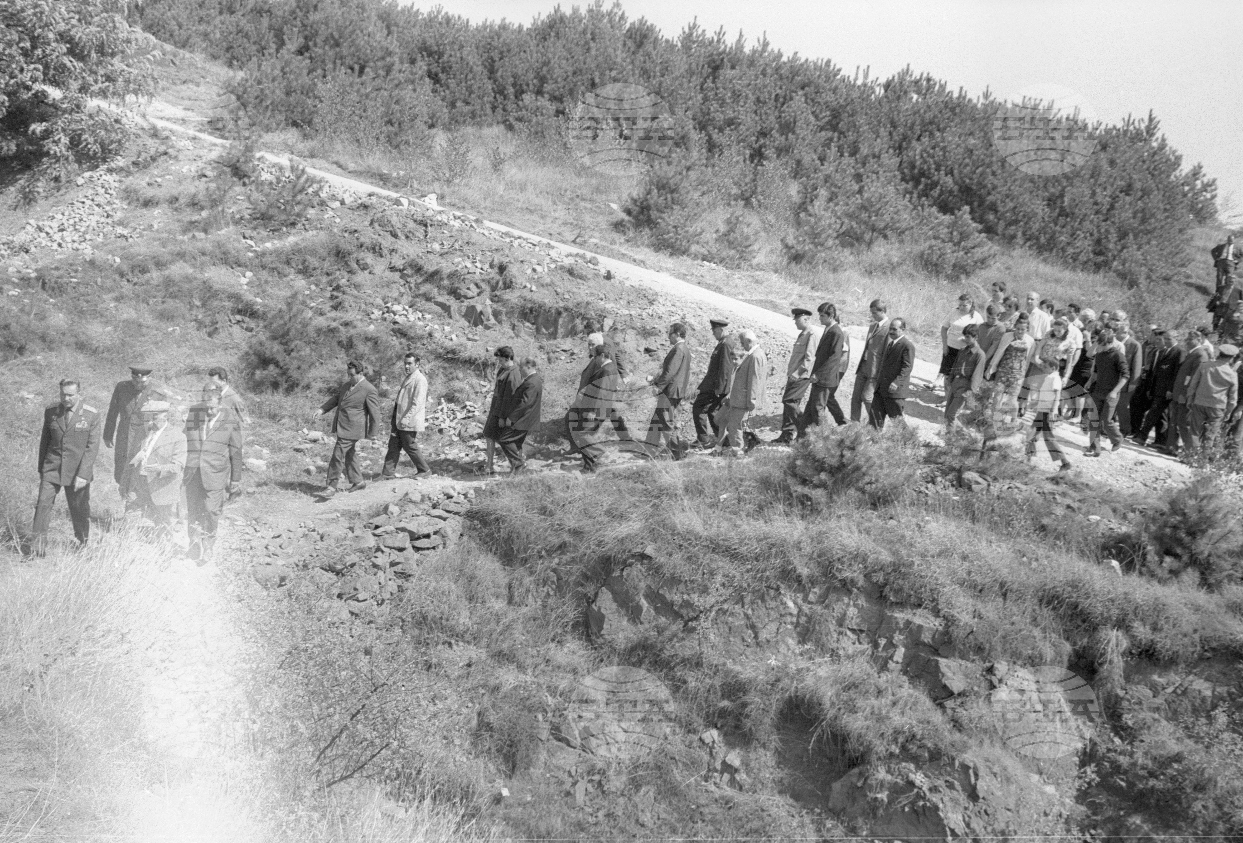 Откриване на паметник на загиналите партизани от село Локорско