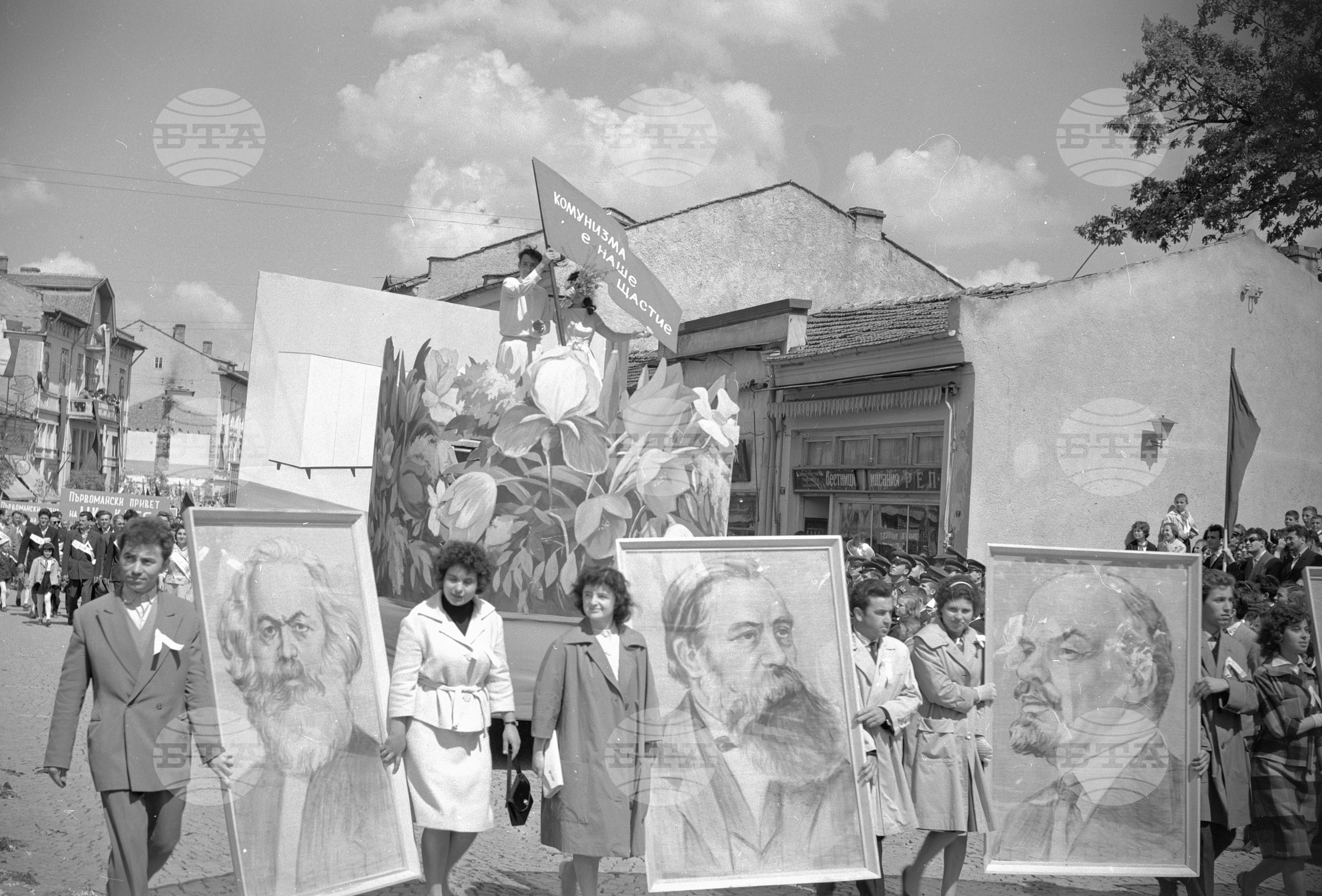 Първомайската манифестация на трудещите се в Плевен 1962г. част 4