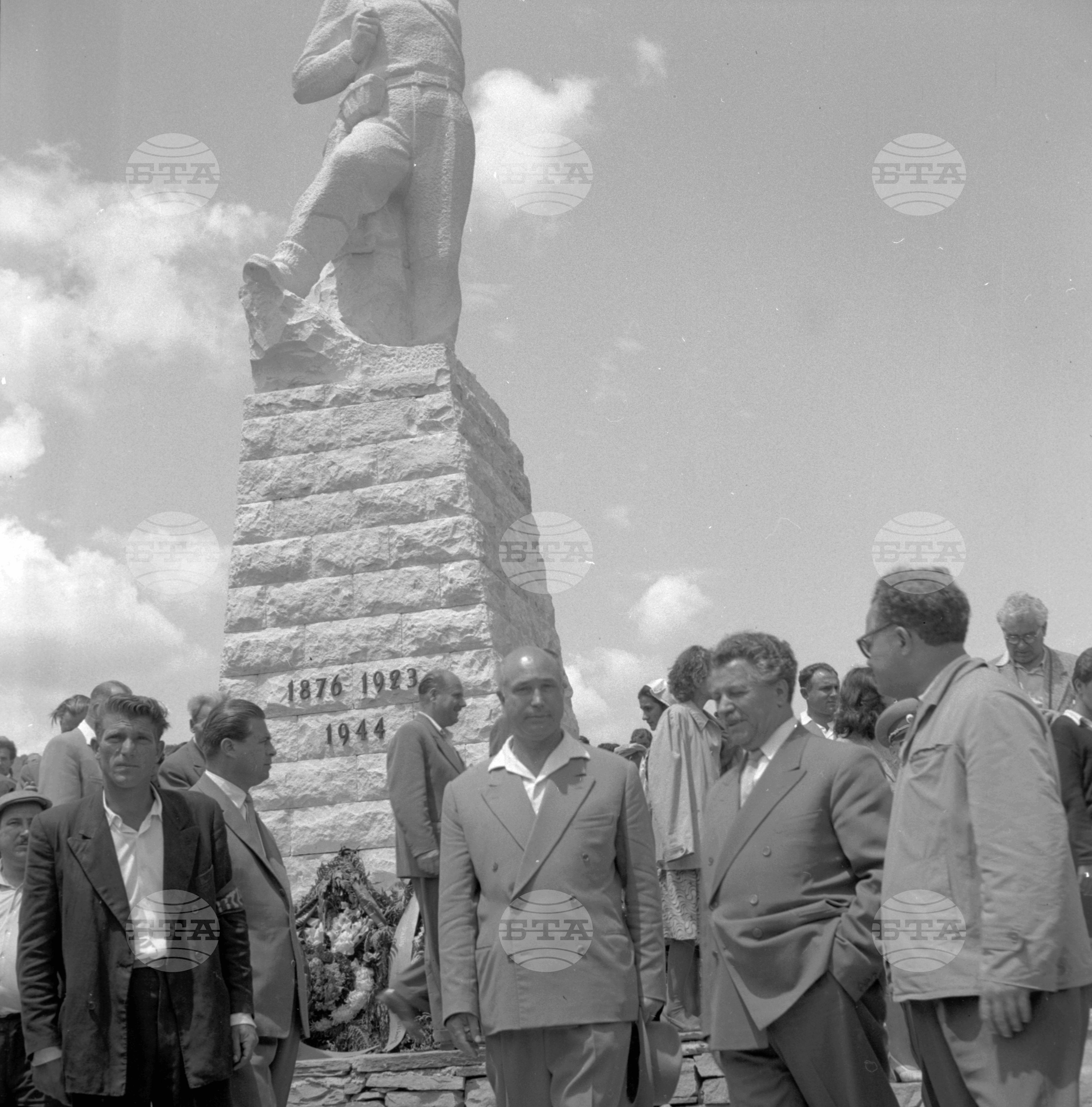 Тържество-митинг по случай откриването на паметник в село Храбрино, Пловдивски окръг