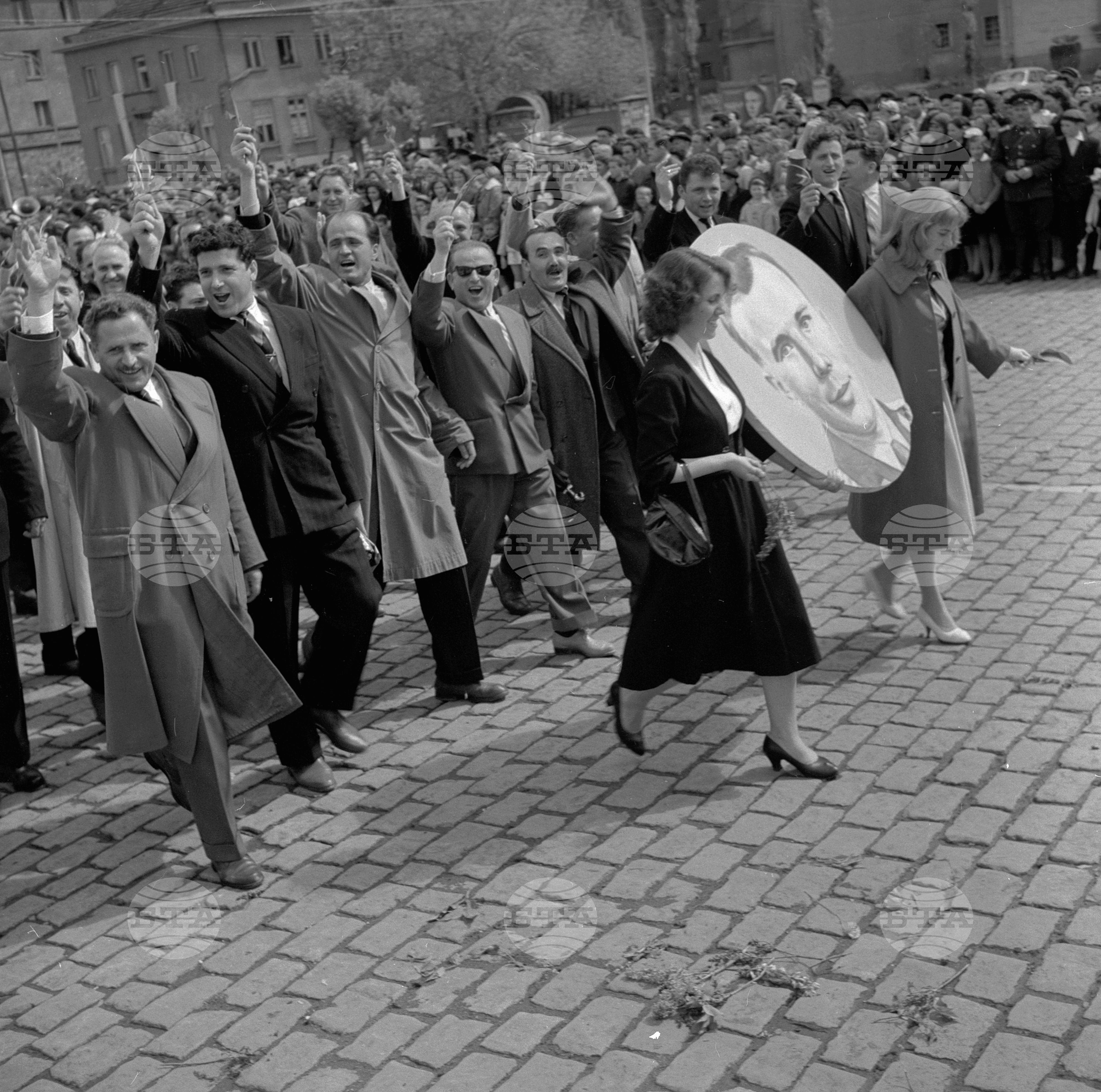 Първомайската манифестация на трудещите се в Димитрово (днес Перник)