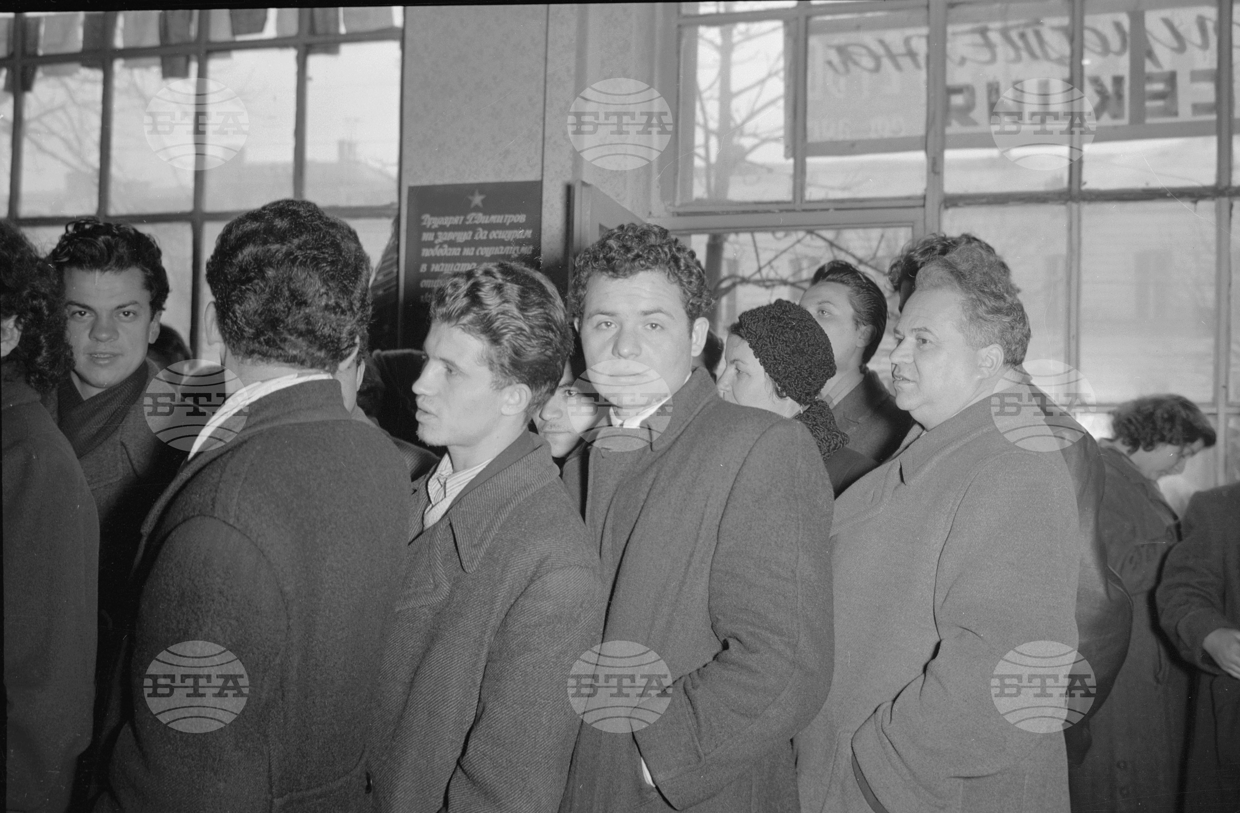 Изборният ден на 12 февруари 1956 година в София (Червенковски район)
