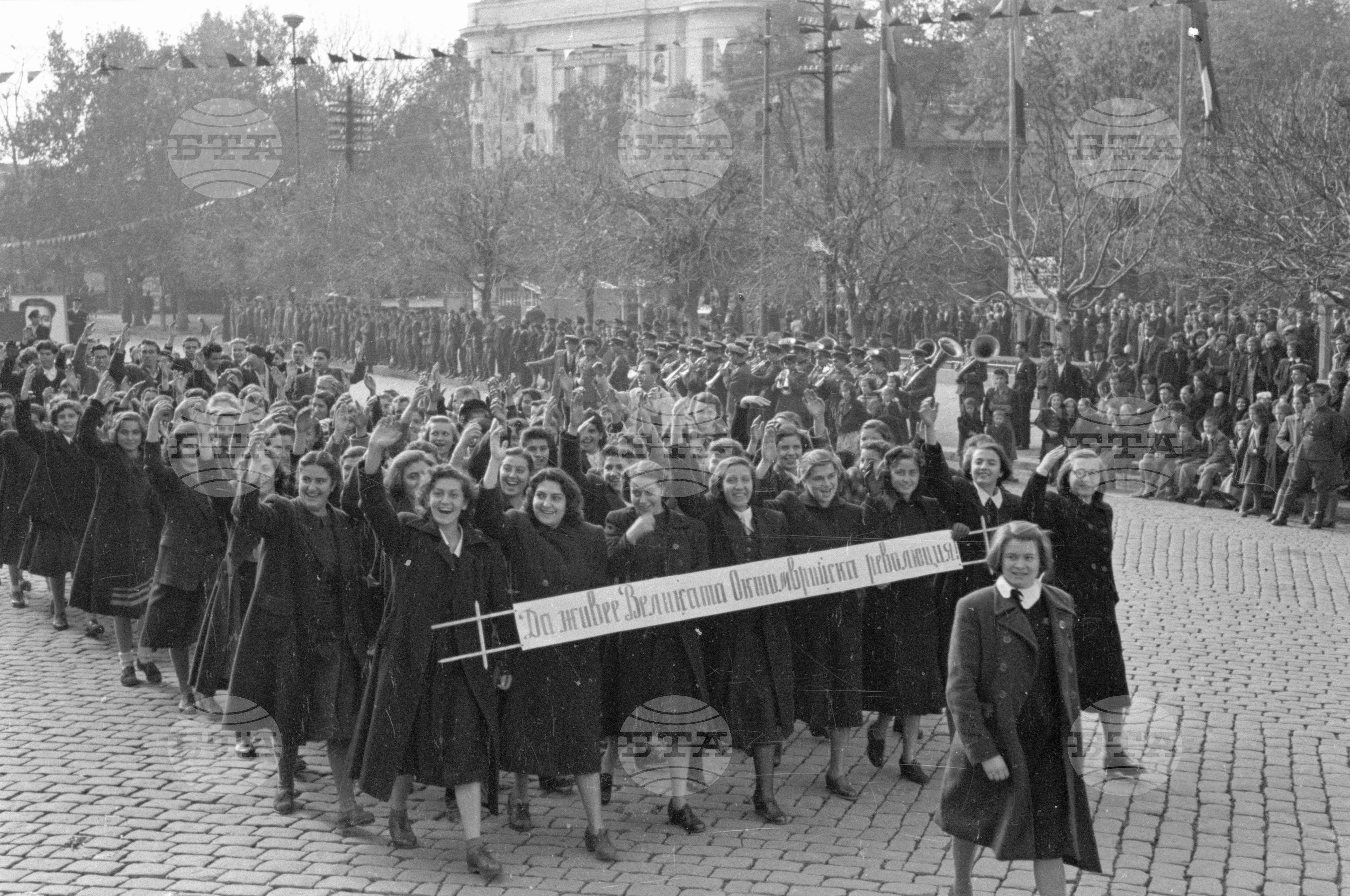 Тържества и празнична манифестация за Великата октомврийска революция 1951 год