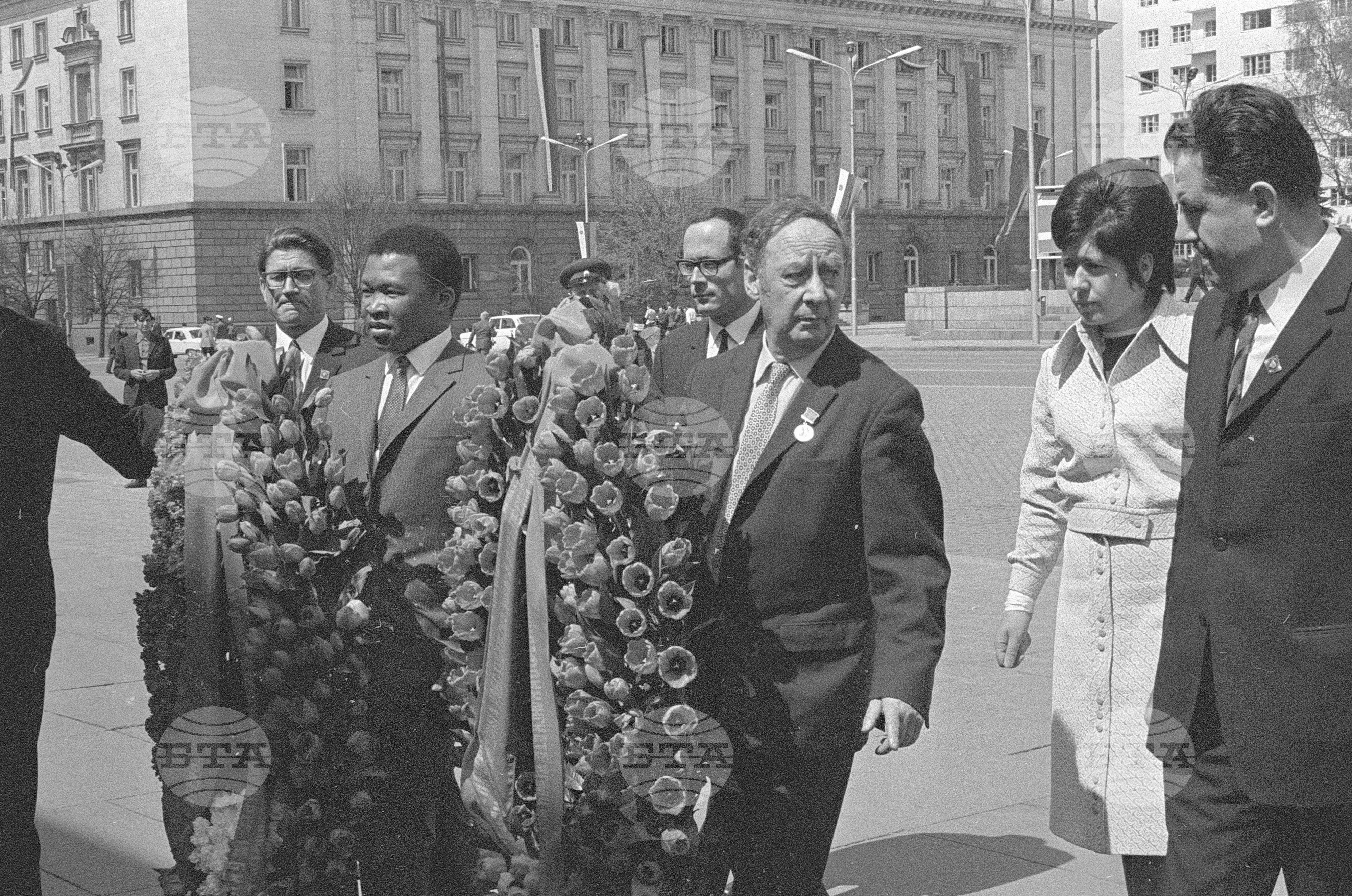 Полагане на венци