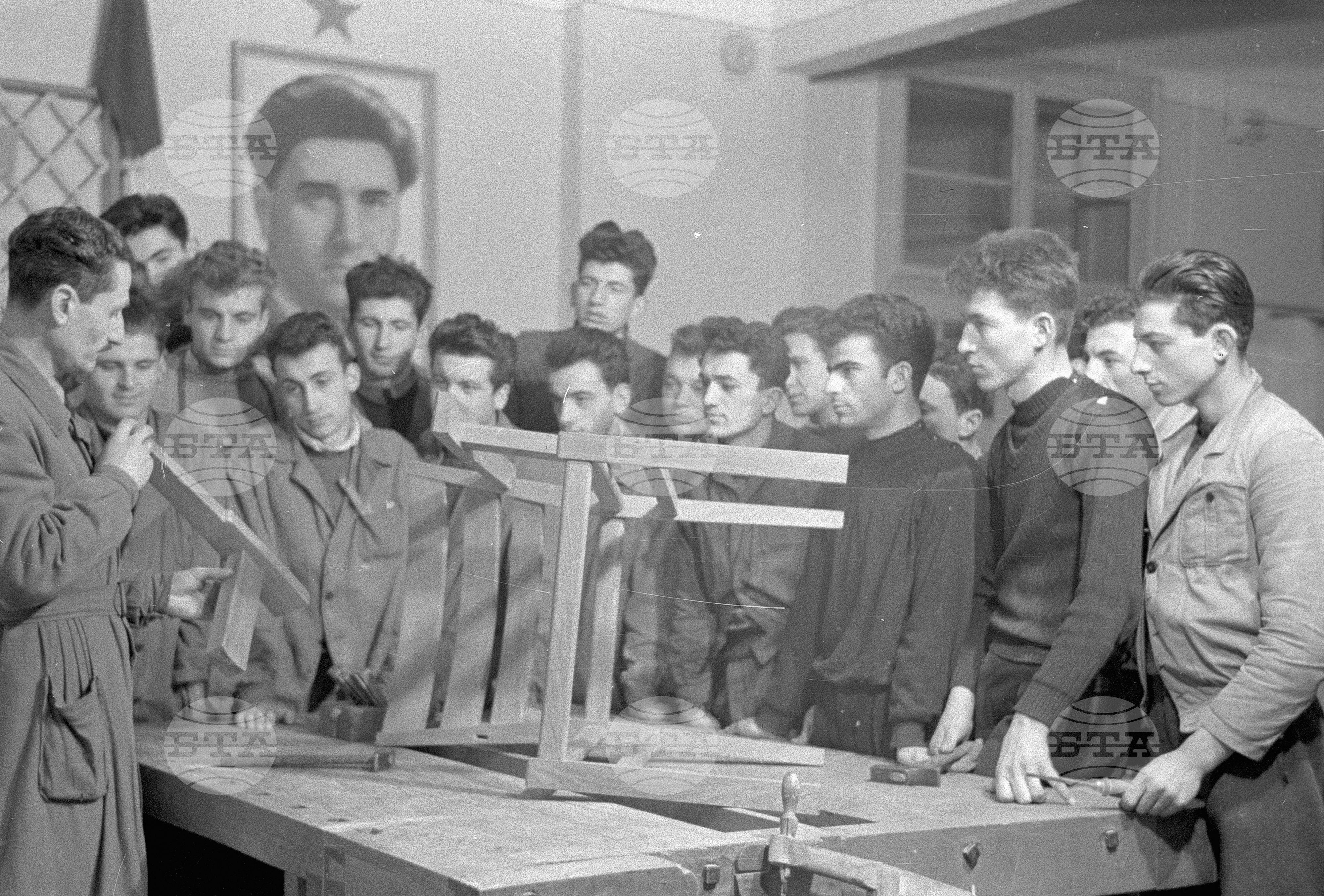 Техникум по дървообработване и вътрешна архитектура, 1951