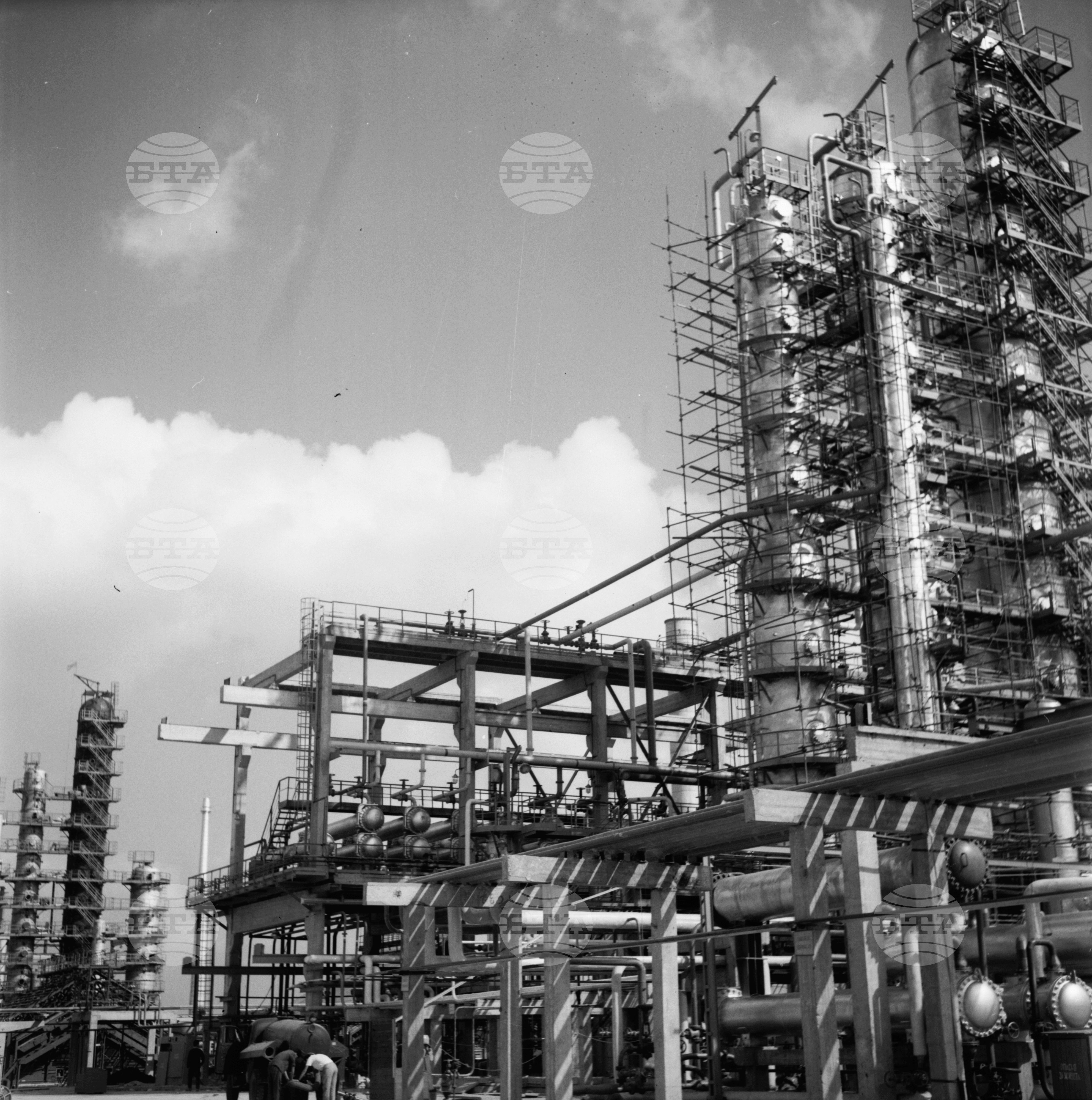 Нефтопреработвателния завод 1963 година