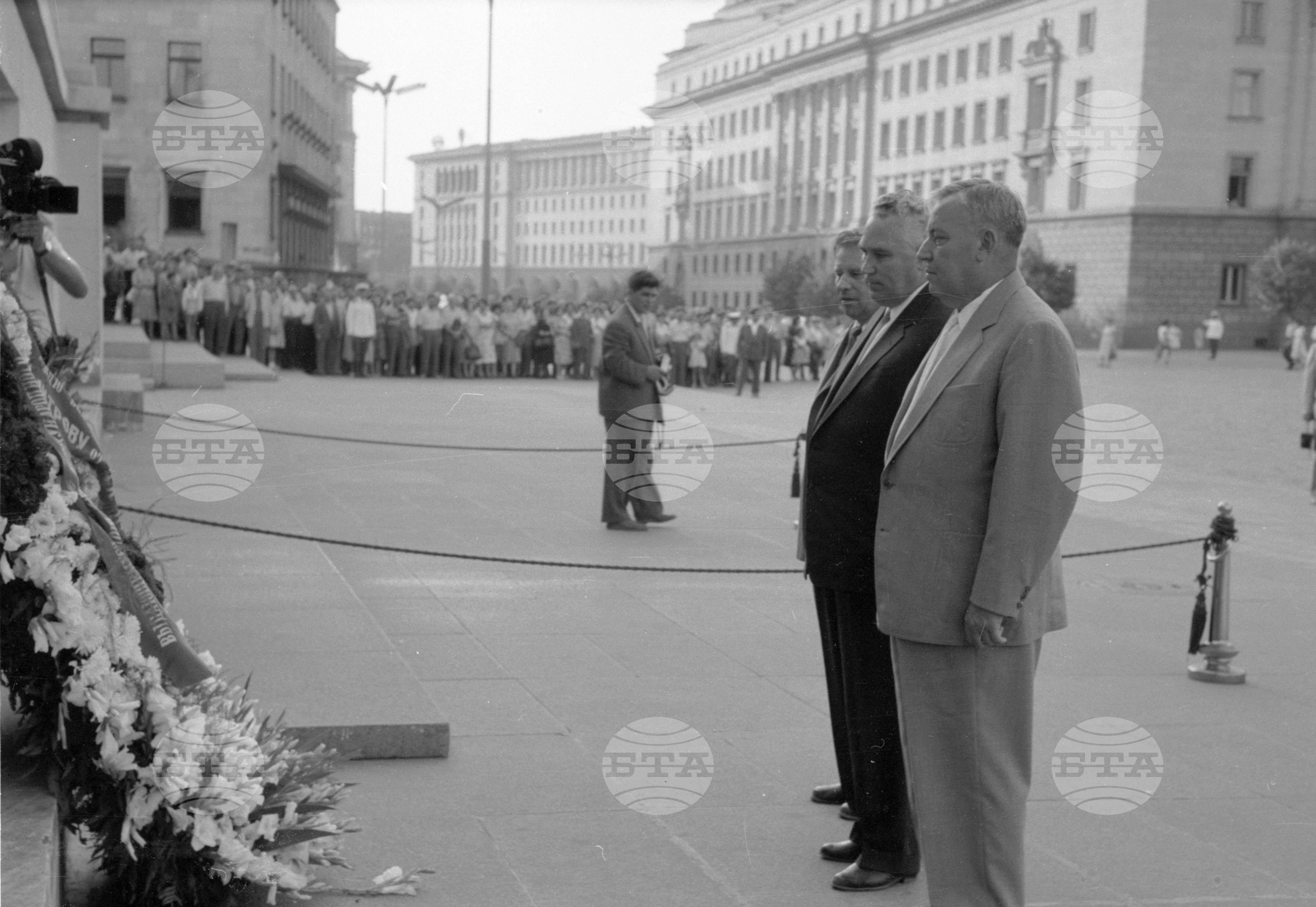 Другарите Фрол Р. Козлов и Николай Г. Игнатов пристигнаха на посещение в нашата страна