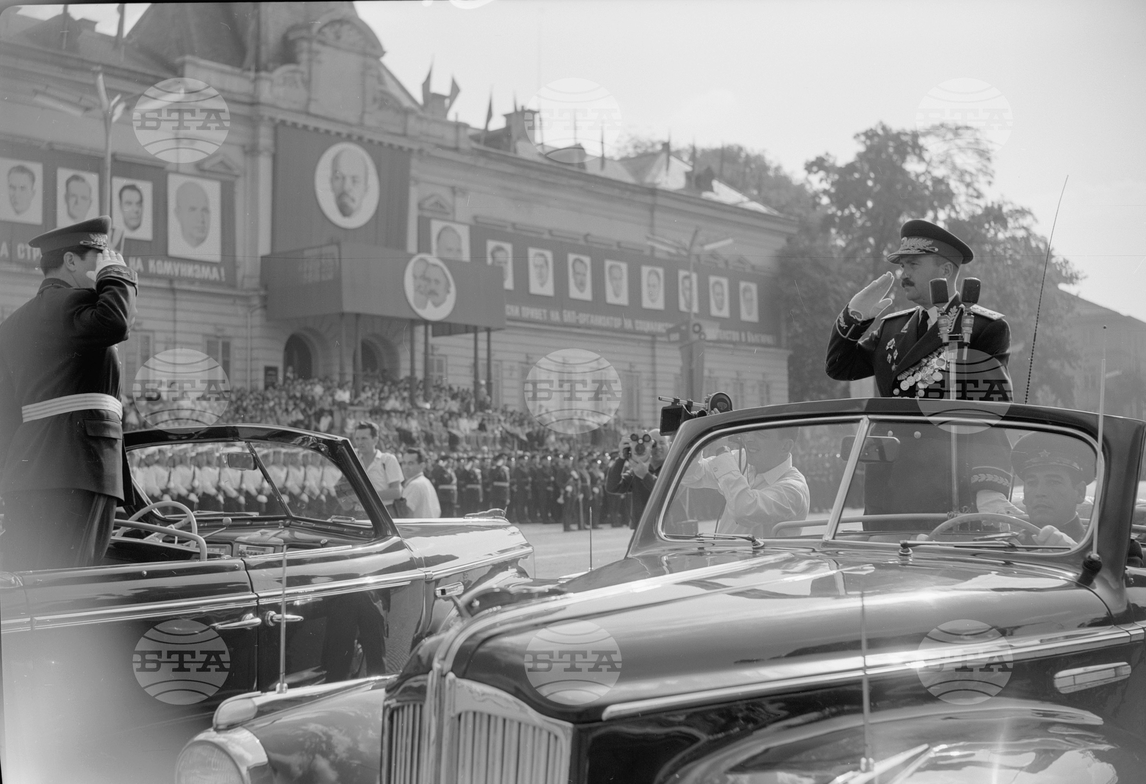 Военен парад и манифестация на трудещите се в София по случай 9-ти септември