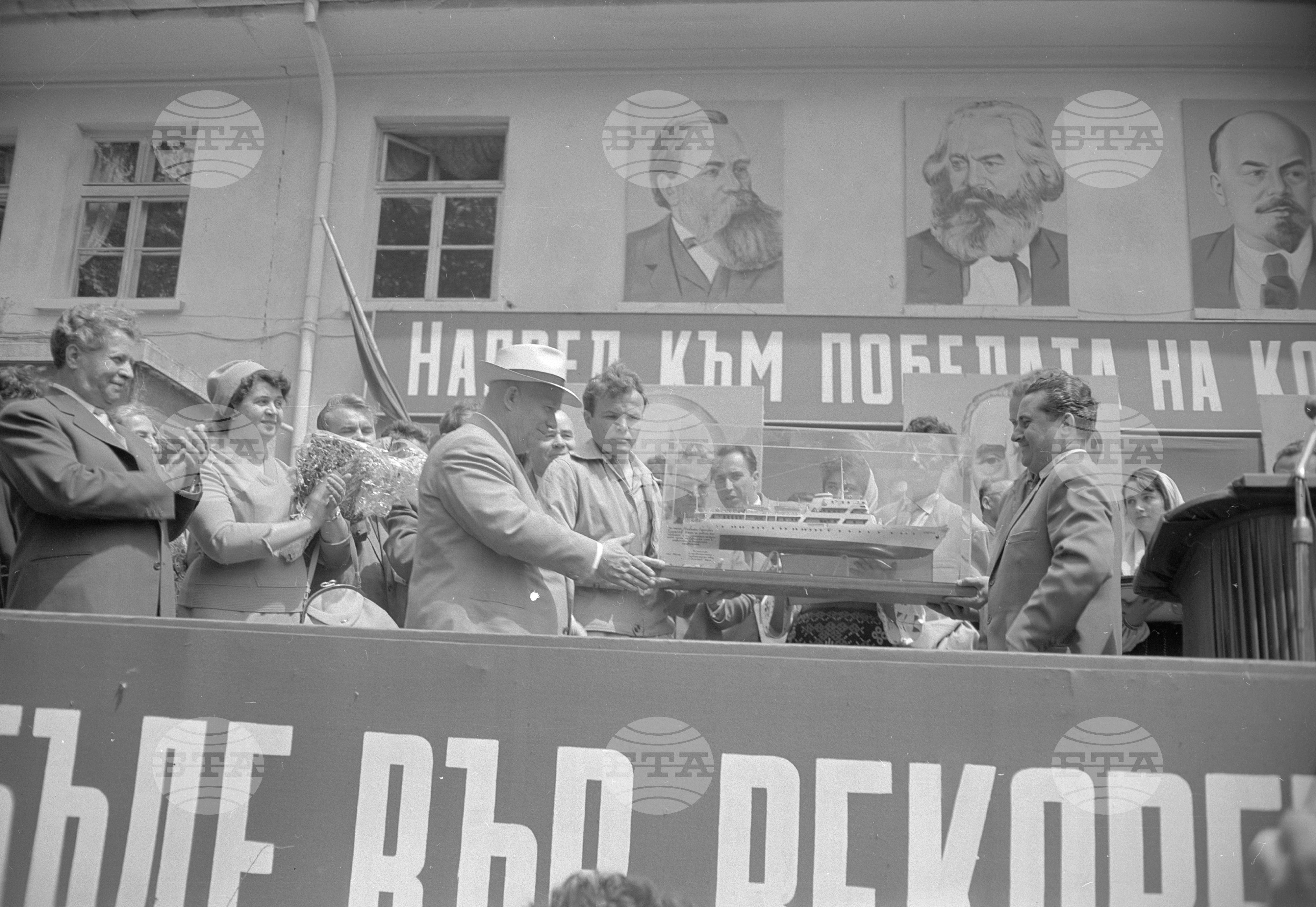 Посещение на Съветската партийно-правителствена делегация в корабостроителния и кораборемонтния завод "Георги Димитров" Варна част 2