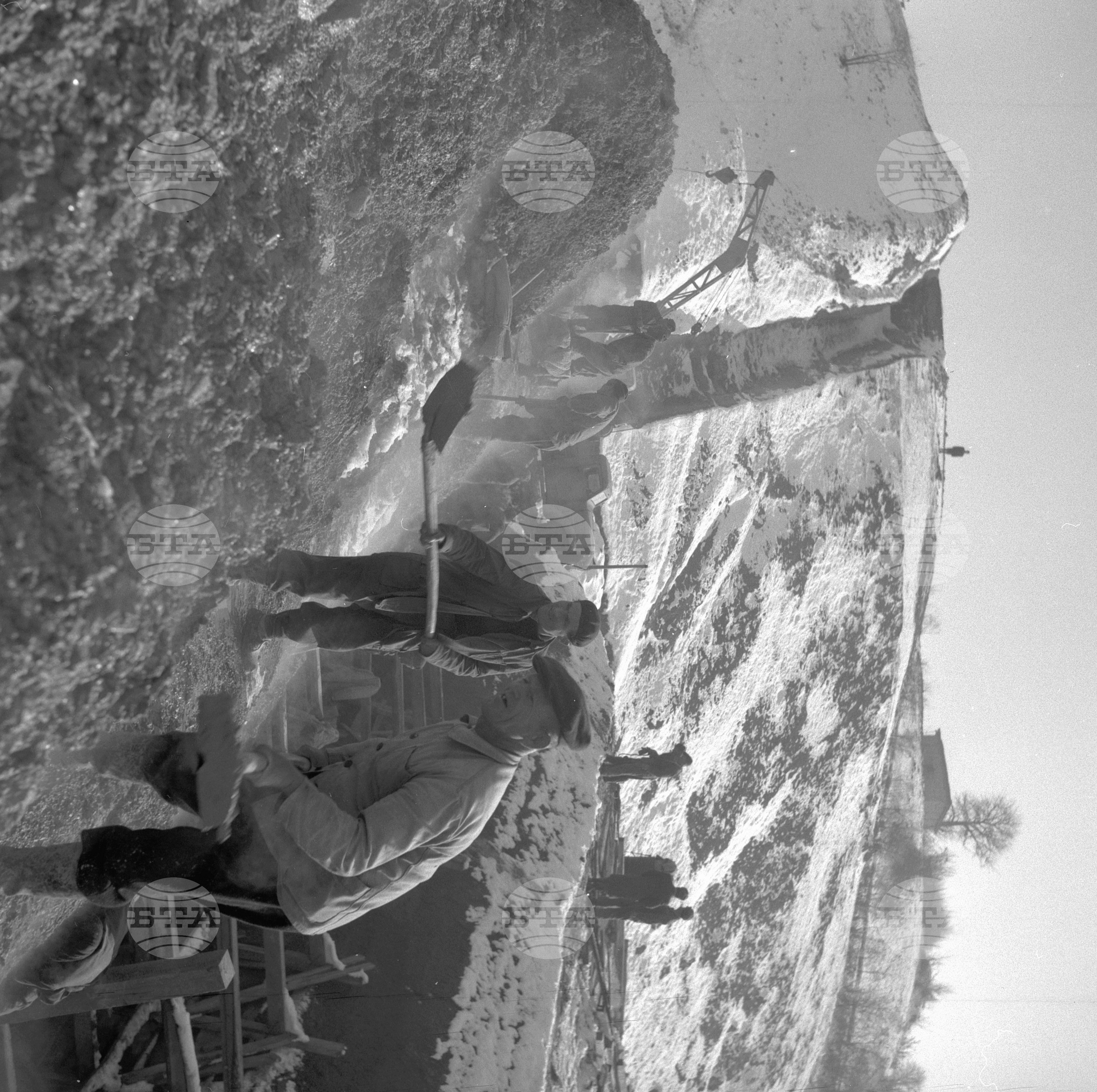 На строежа на язовир "Смядово", Коларовградски окръг (днес Шумен) - 1962 година