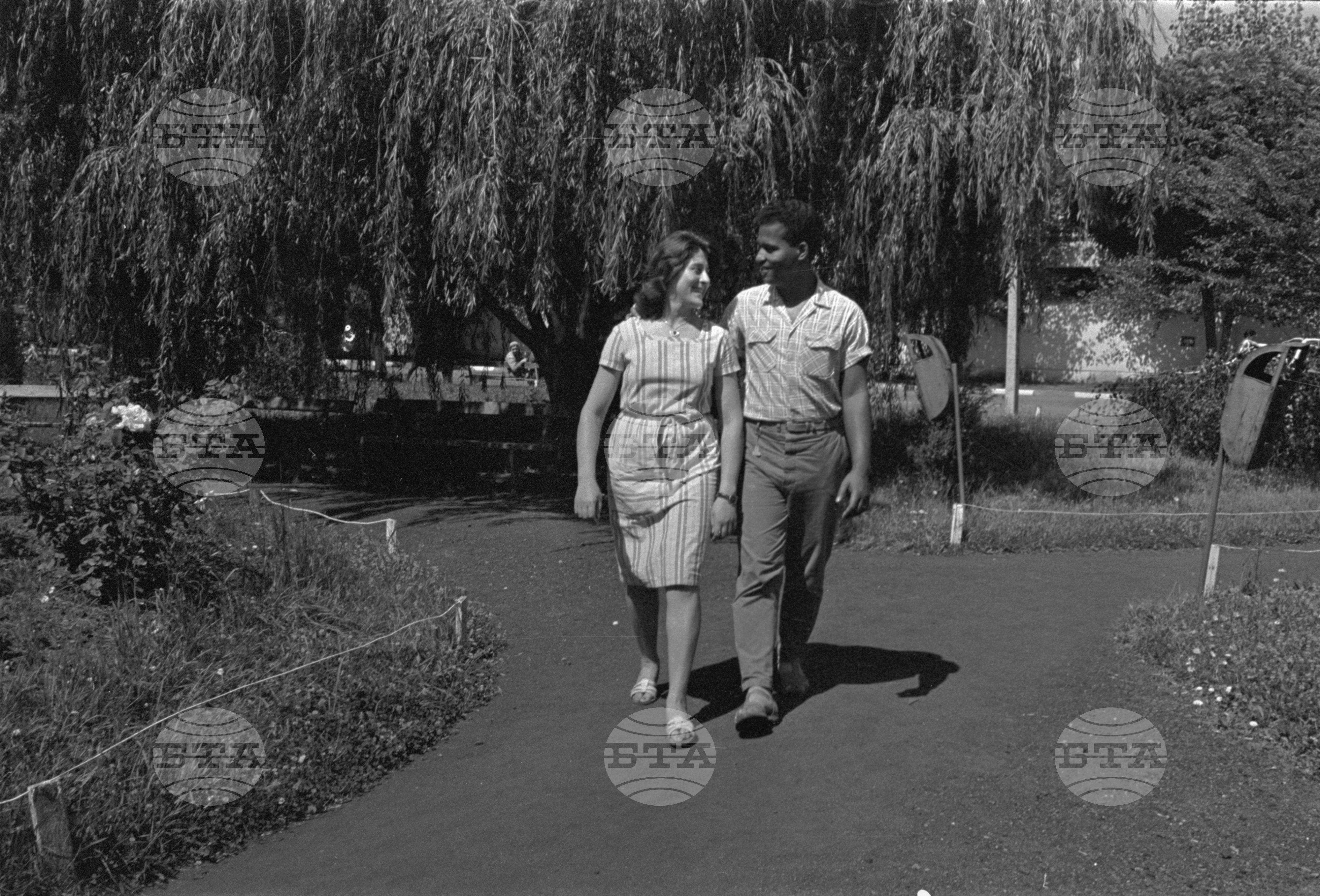 Младият кубински работник от завод "Васил Коларов" в София - Луис Карденас /фотоочерк/