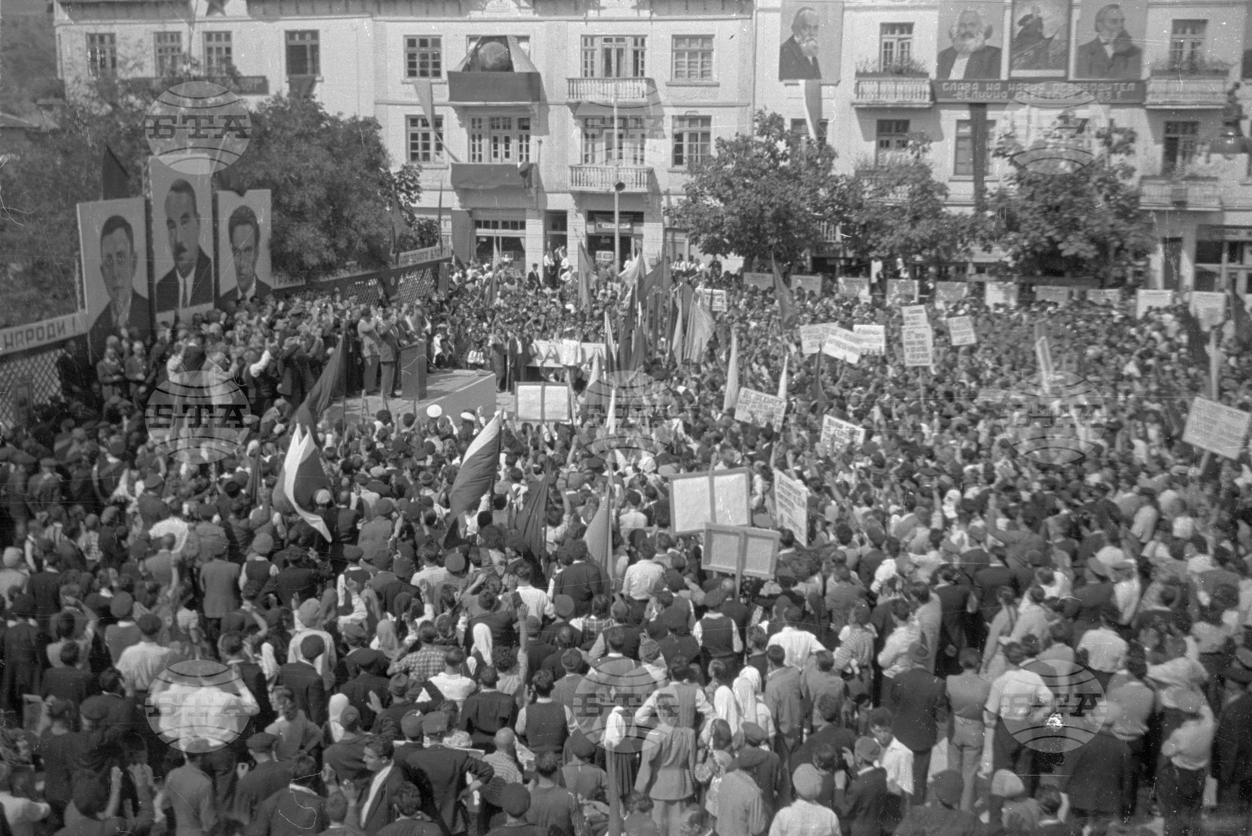 Величествен митинг в Разлог по случай 35 годишнината на Септемврийското въстание през 1923 година
